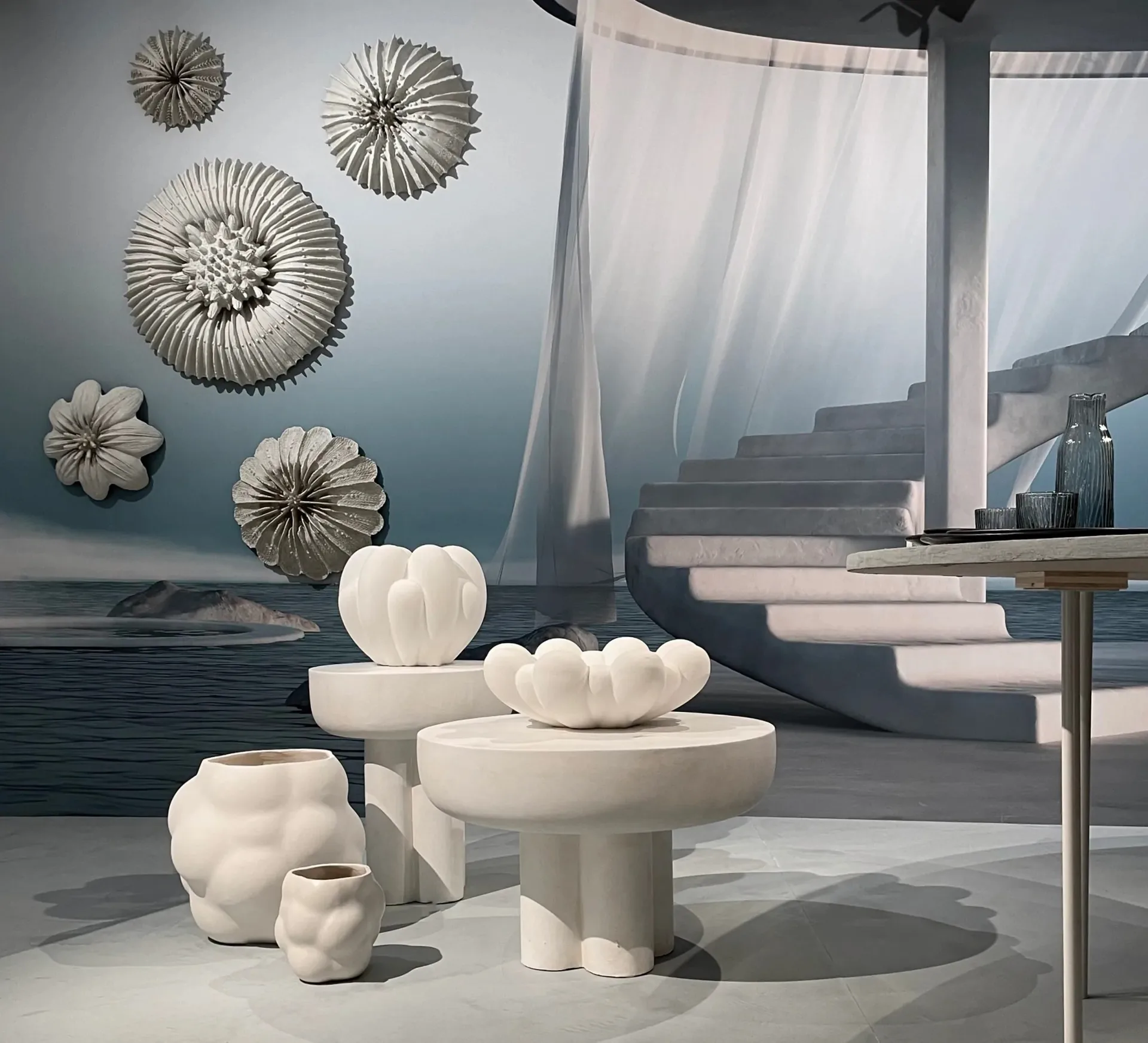 Crown sidebord tall Ø45 cm, Bone white 101 Copenhagen