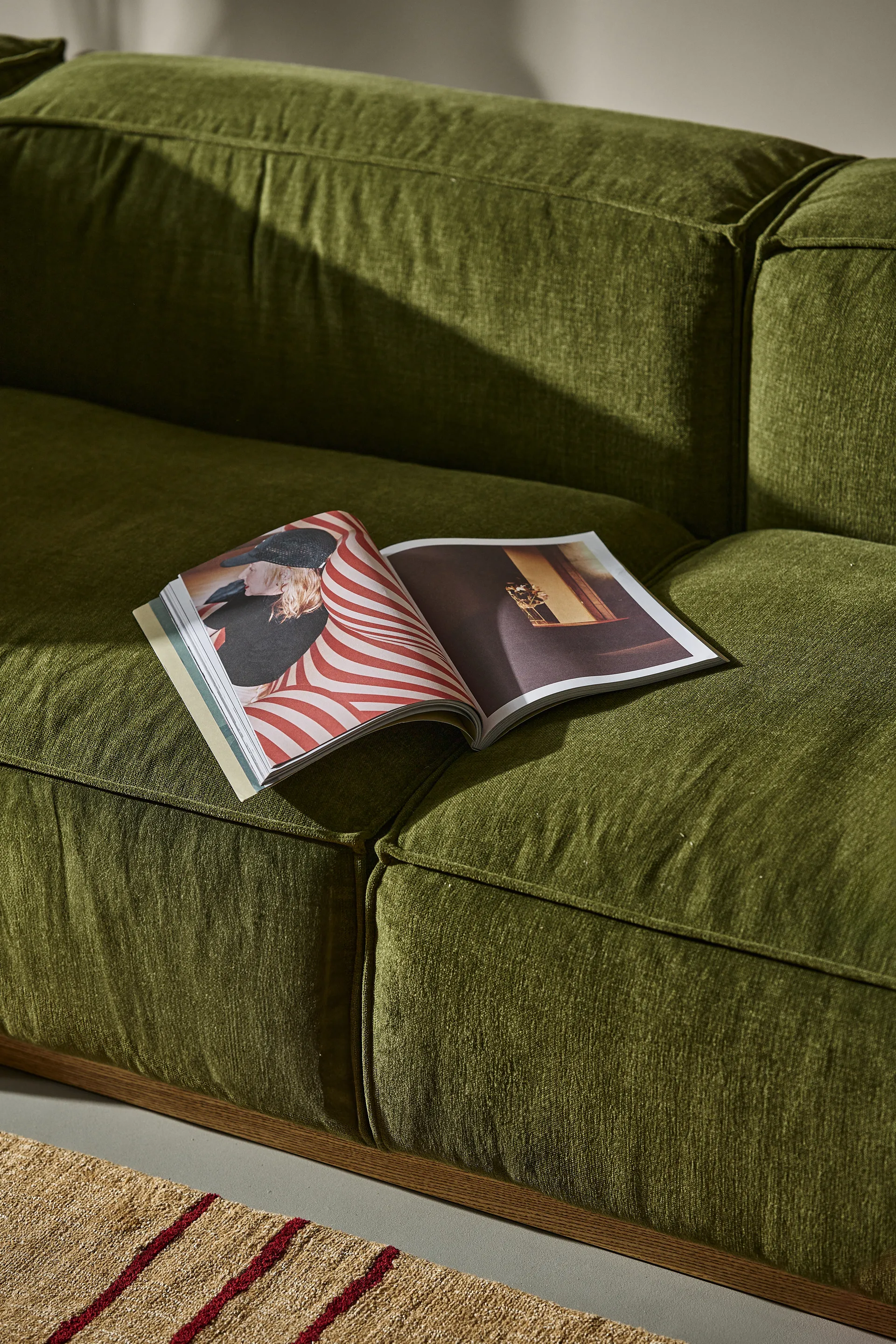 Bergsdal sofa, Luisa green 3975-Egebedset ask, 3-pers. 1898