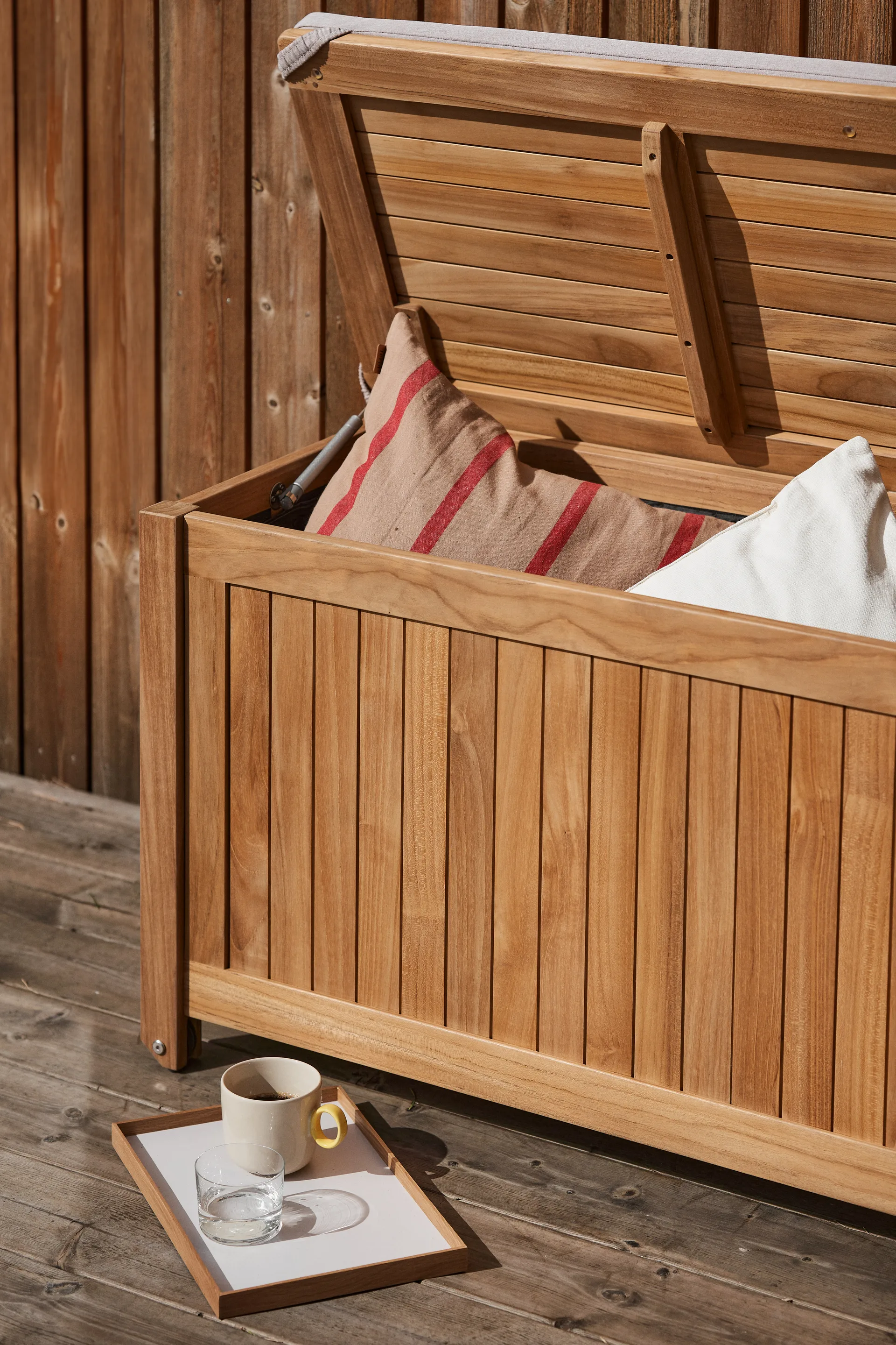 Bjärknäs hyndeboks med hjul S 130x50x60 cm, Teak 1898