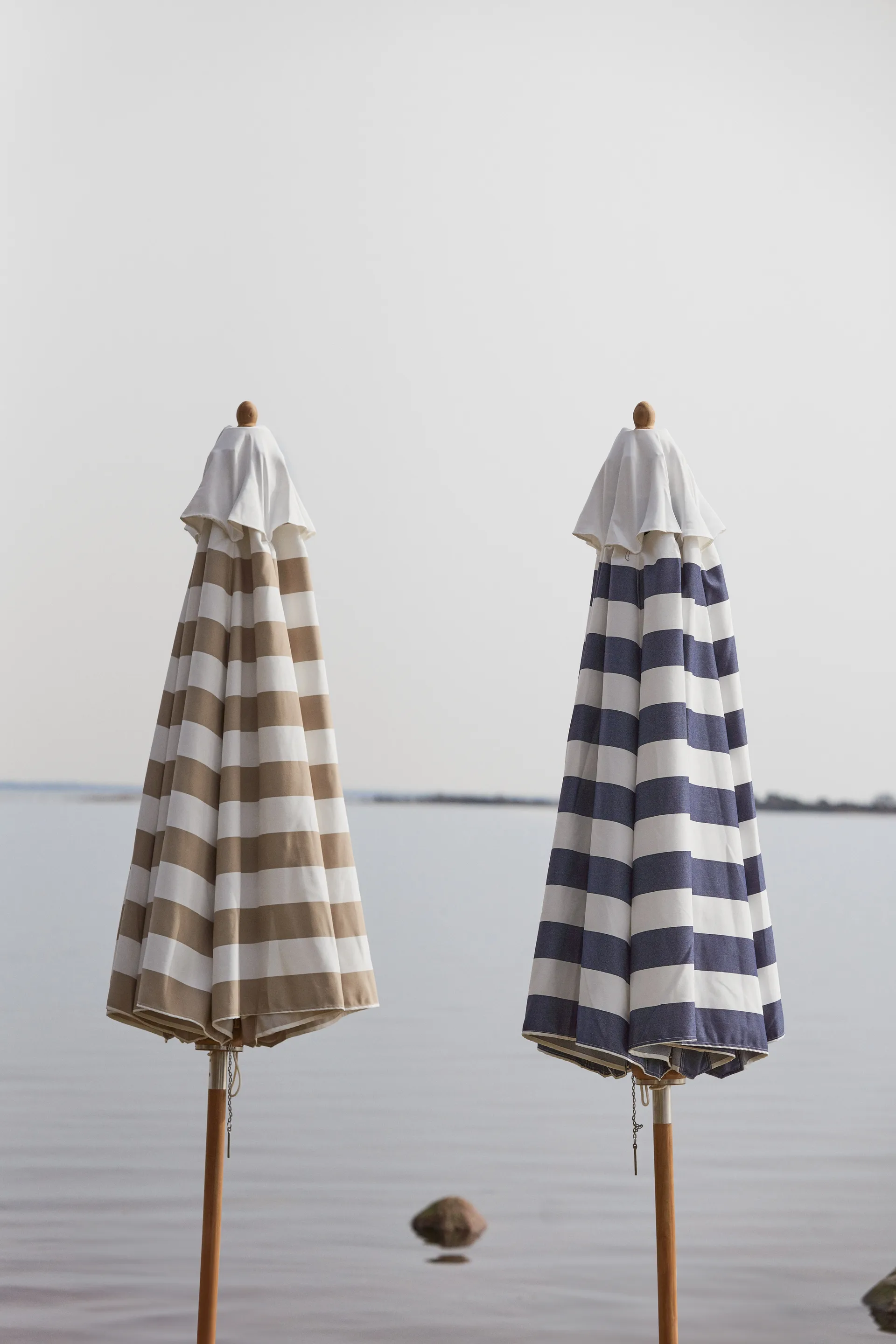 Hisshult parasol Ø270 cm, Beige stripe-teak 1898