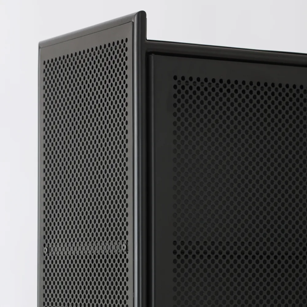 Hissö skab, sortlakeret metal 1898