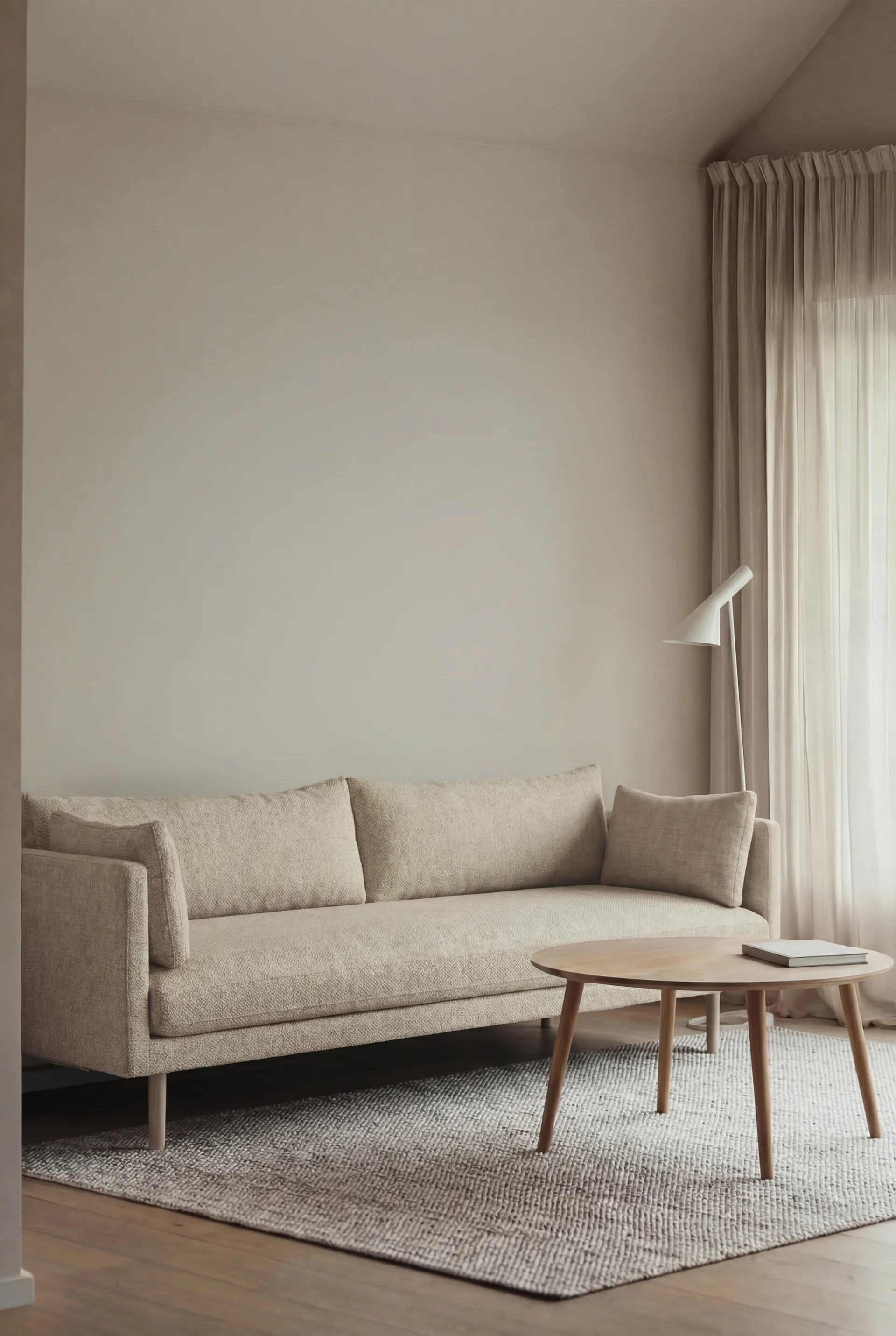 Linnevik sofa, Bern Beige 0341-hvidolieret eg, 4-pers., uden skørt 1898