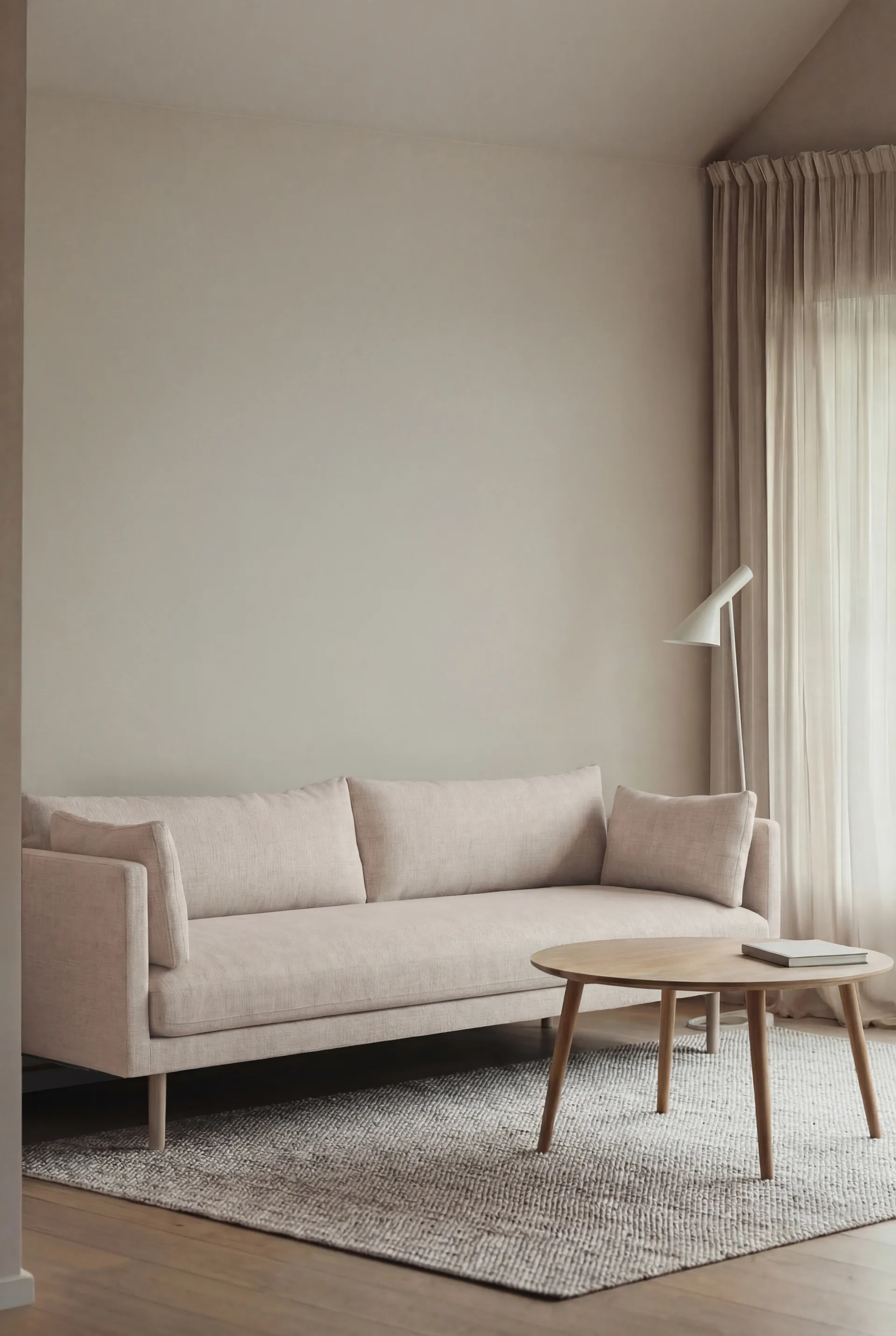 Linnevik sofa, Caleido Beige 9600-hvidolieret eg, 4-pers., uden skørt 1898