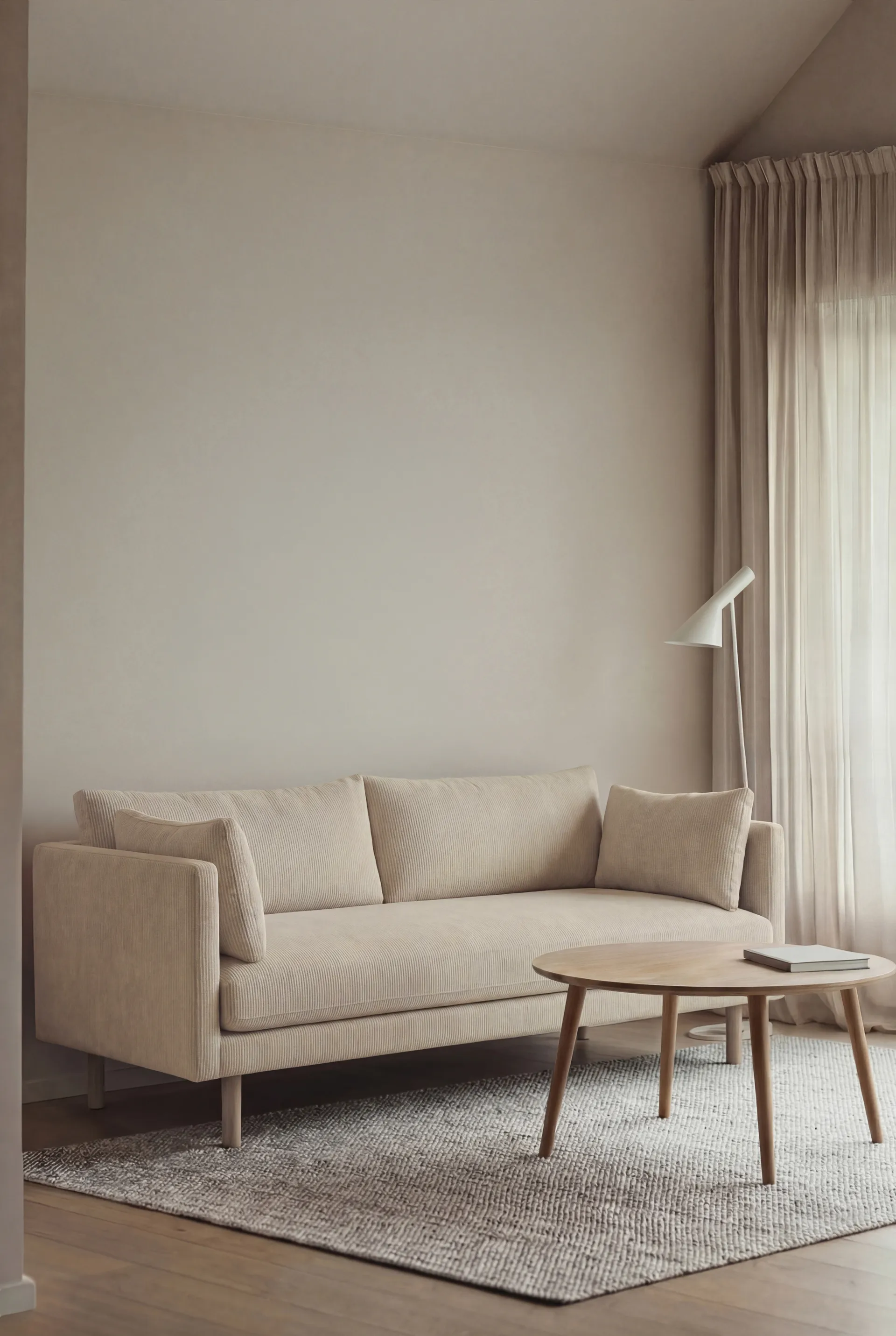 Linnevik sofa, Jump Beige 1956-hvidolieret eg, 2-pers., uden skørt 1898