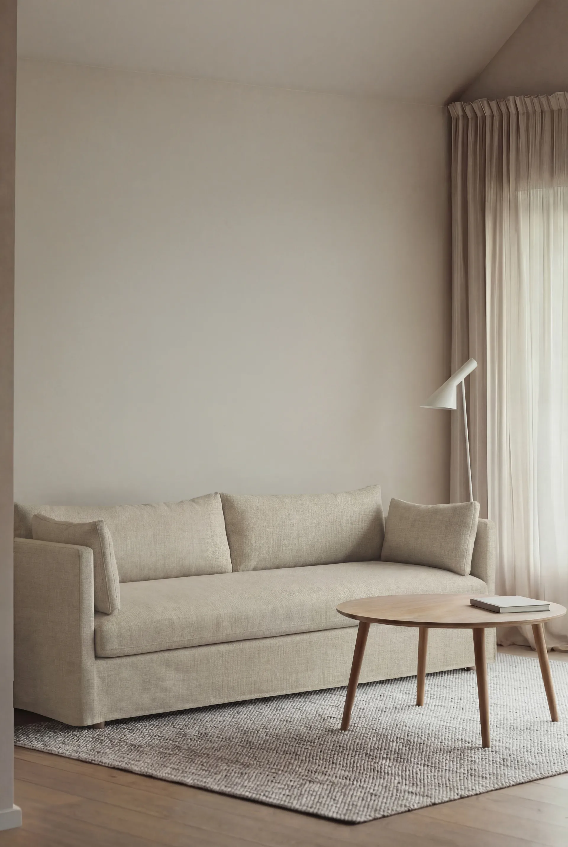 Linnevik sofa, Luiza beige 3981-hvidolieret eg, 4-pers., med skørt 1898