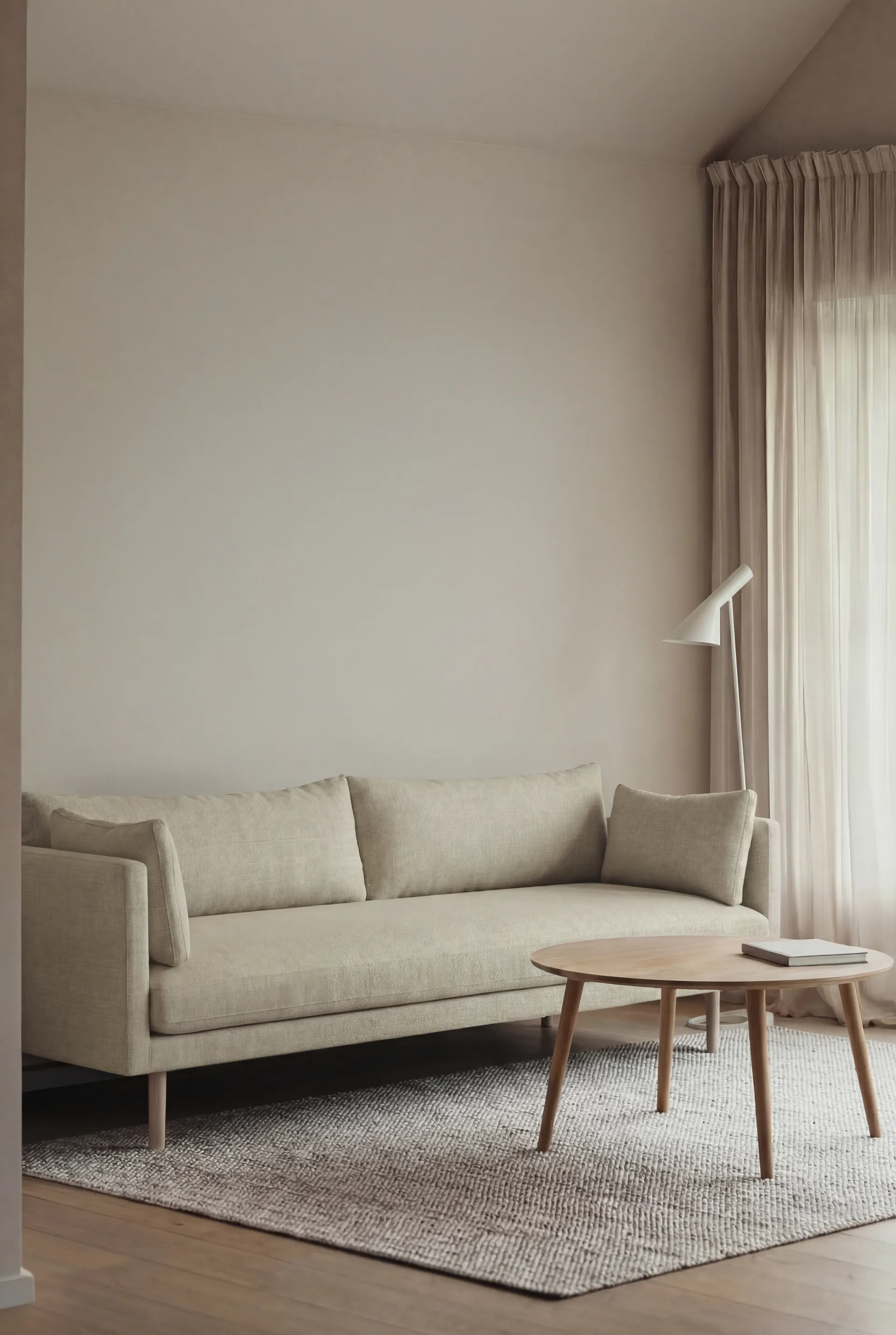 Linnevik sofa, Luiza Beige 3981-hvidolieret eg, 4-pers., uden skørt 1898