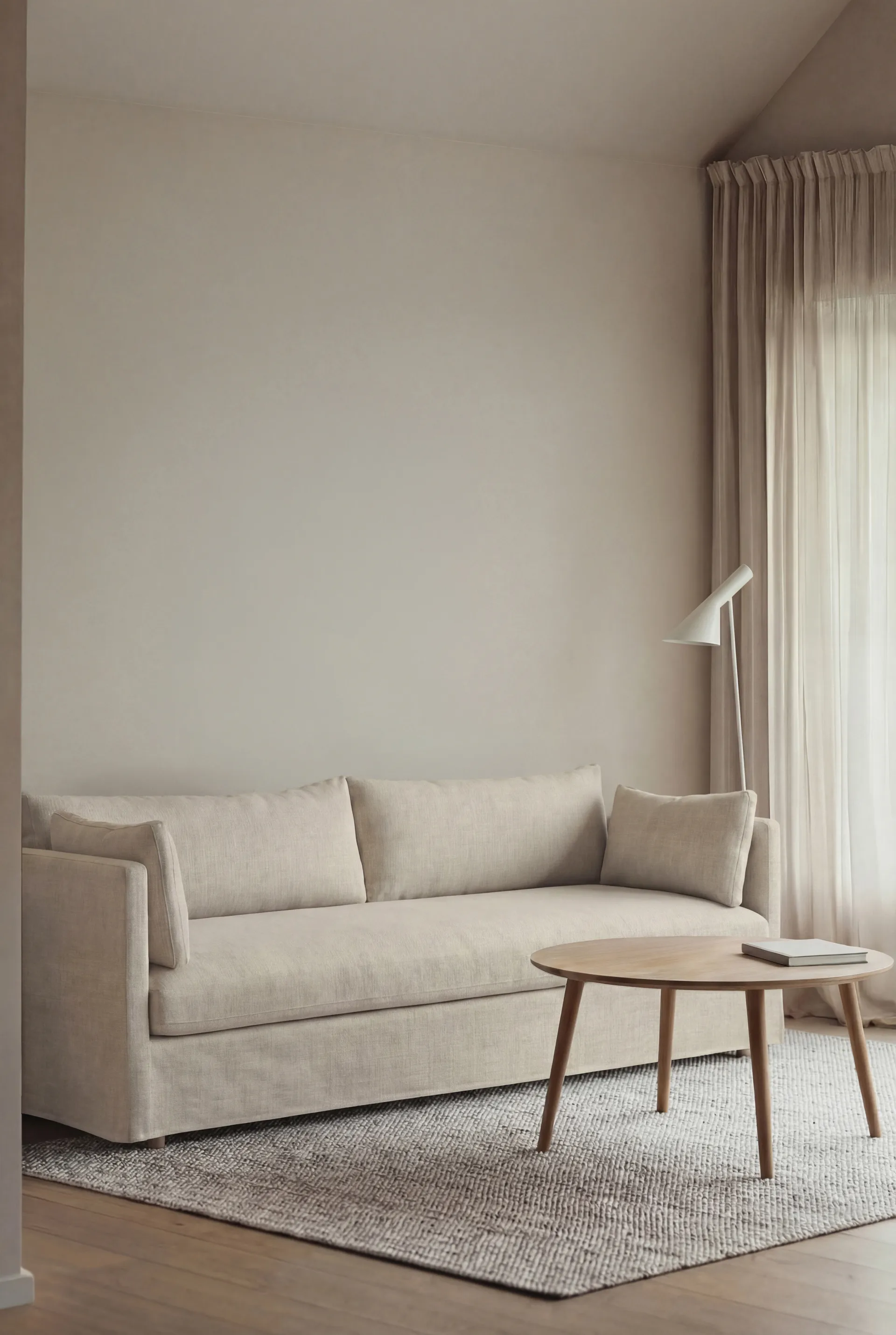 Linnevik sofa, Oslo Nature 1540-hvidolieret eg, 4-pers., med skørt 1898