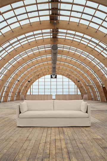 Linnevik sofa - Same Beige 6670-hvidolieret eg, 4-pers., med skørt - 1898