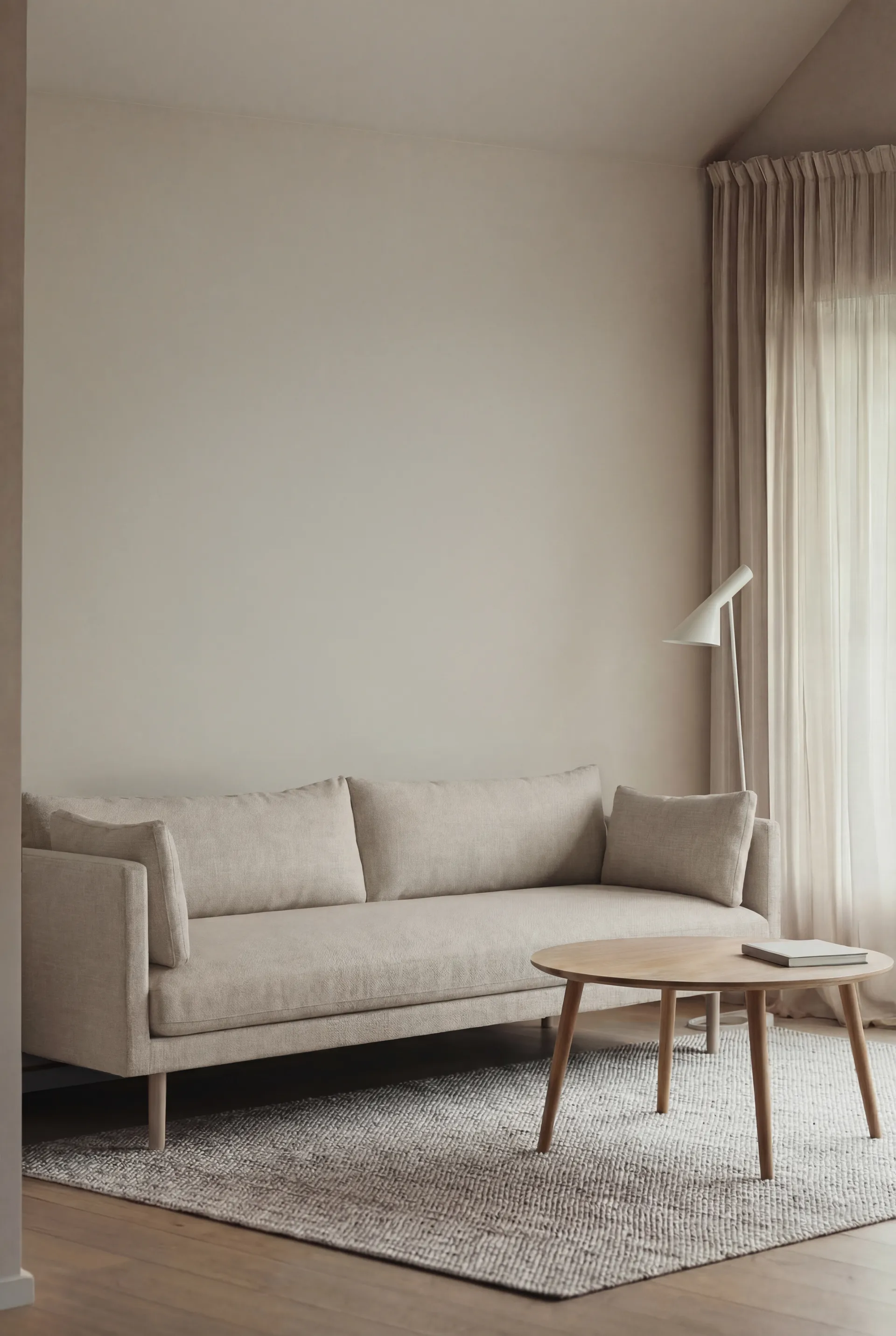 Linnevik sofa, Same Beige 6670-hvidolieret eg, 4-pers., uden skørt 1898