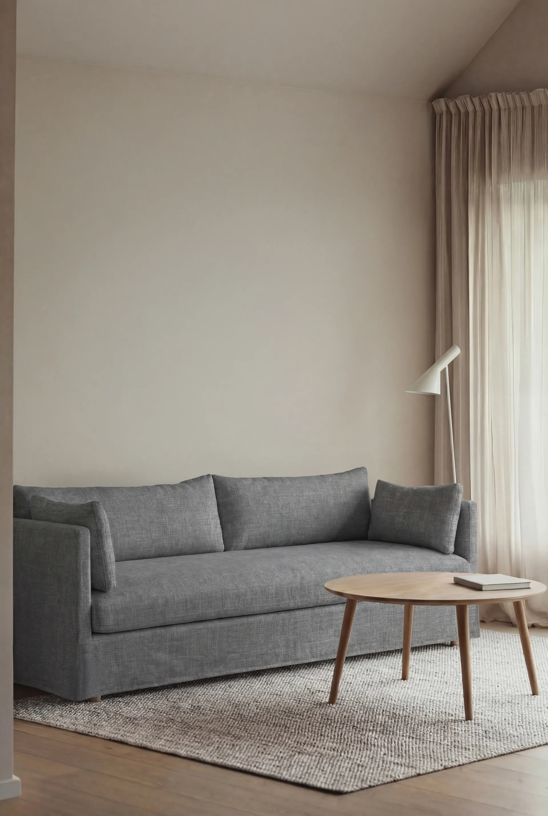 Linnevik sofa, Same Blue 6678-hvidolieret eg, 4-pers., med skørt 1898