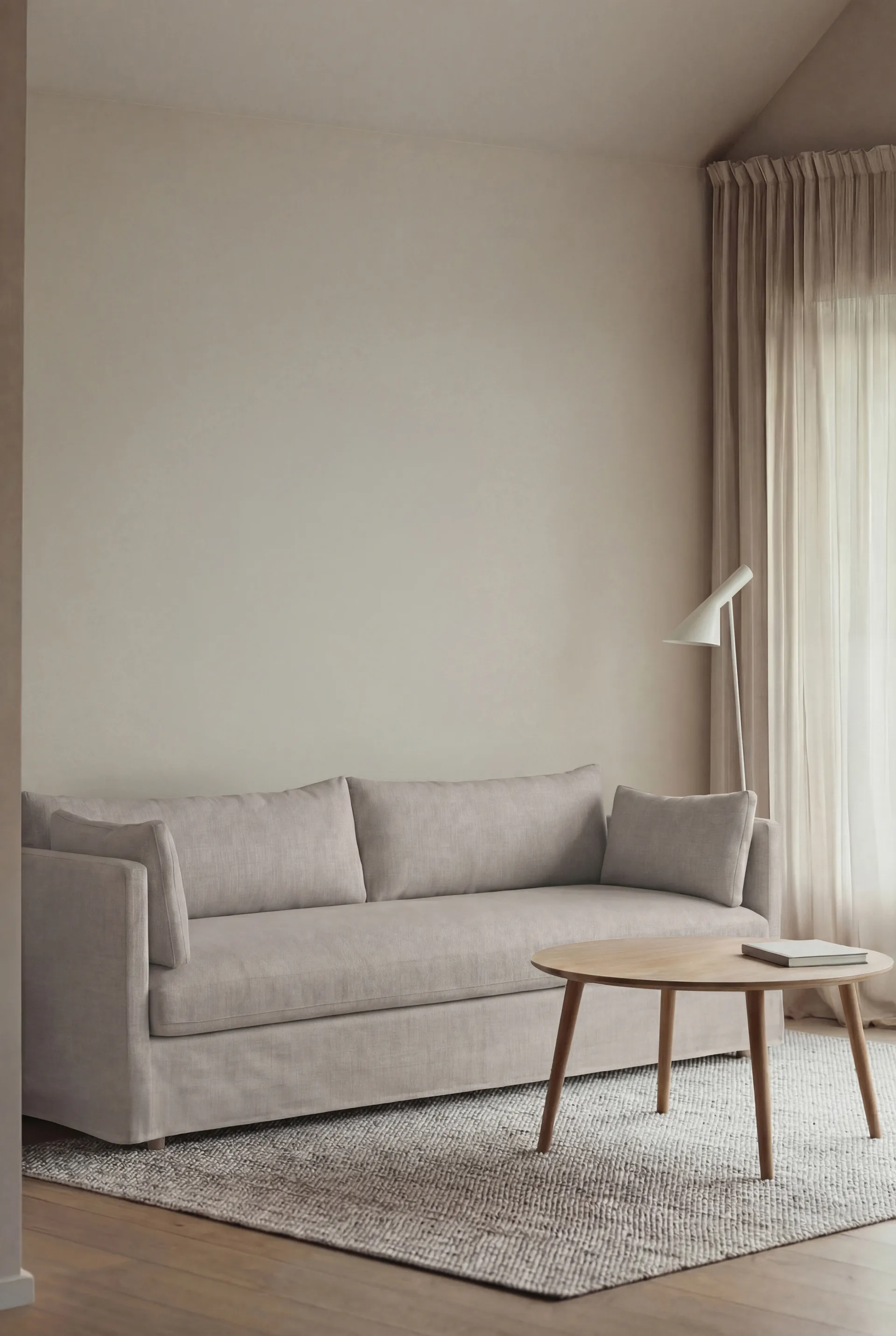 Linnevik sofa, Same Grey 6673-hvidolieret eg, 4-pers., med skørt 1898