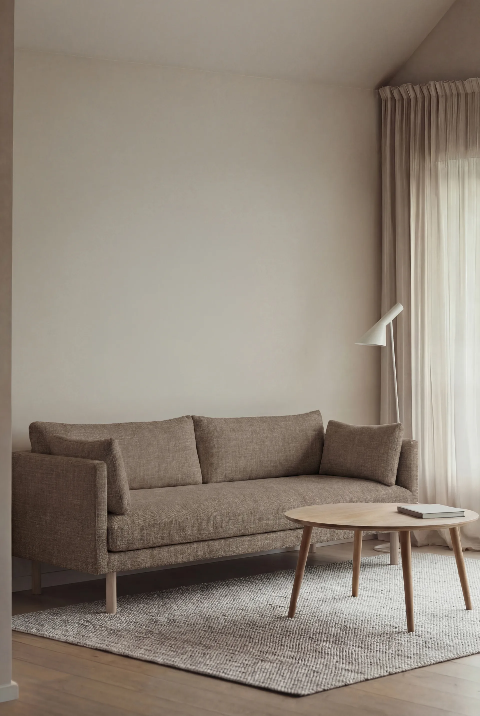 Linnevik sofa, Same Mole 6674-hvidolieret eg, 3-pers., uden skørt 1898