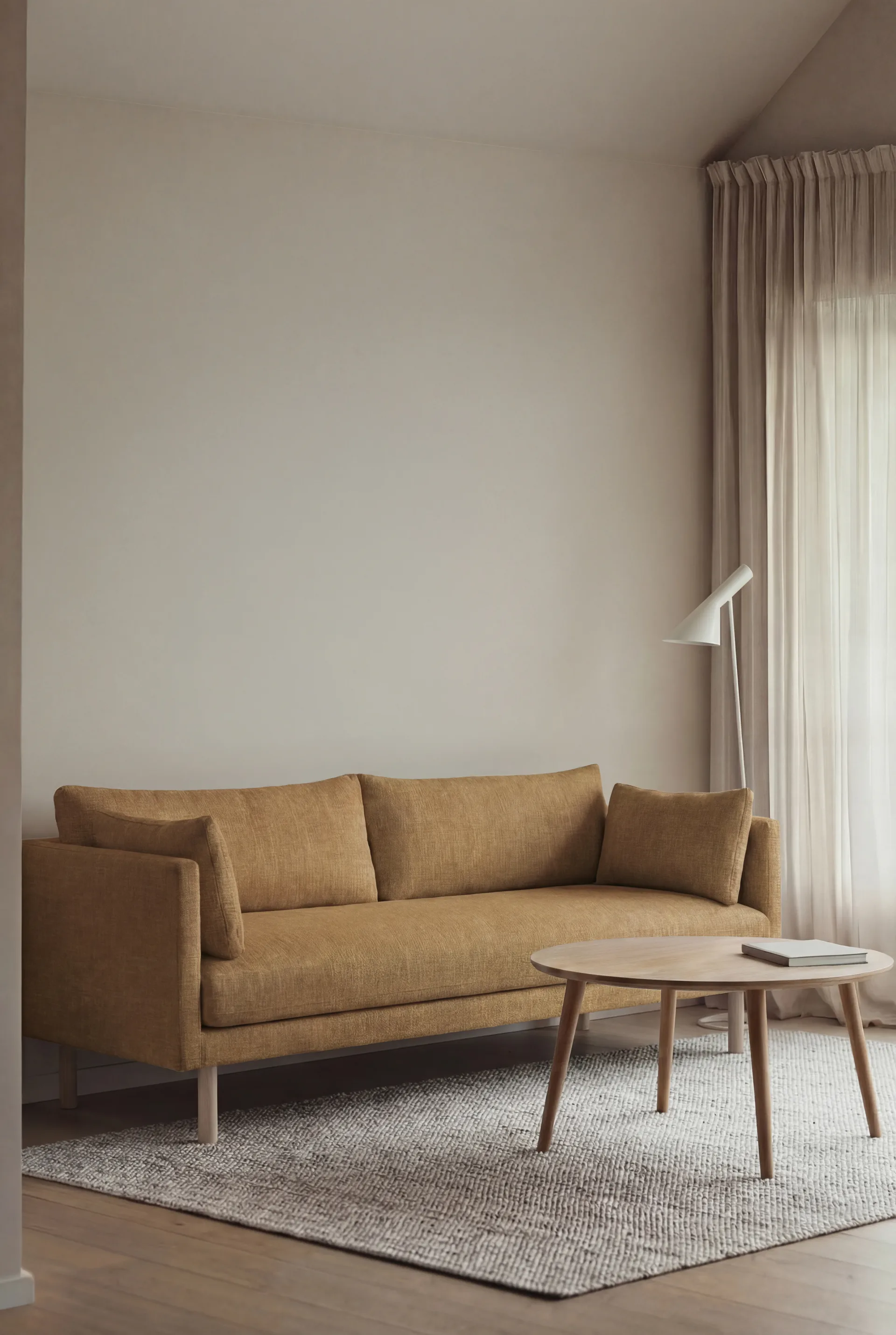 Linnevik sofa, Same Ochre 6676-hvidolieret eg, 3-pers., uden skørt 1898
