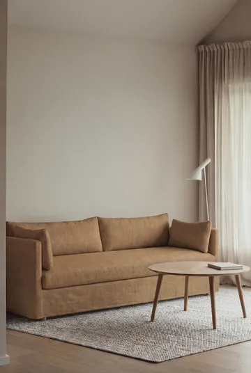 Linnevik sofa - Same Ochre 6676-hvidolieret eg, 4-pers., med skørt - 1898