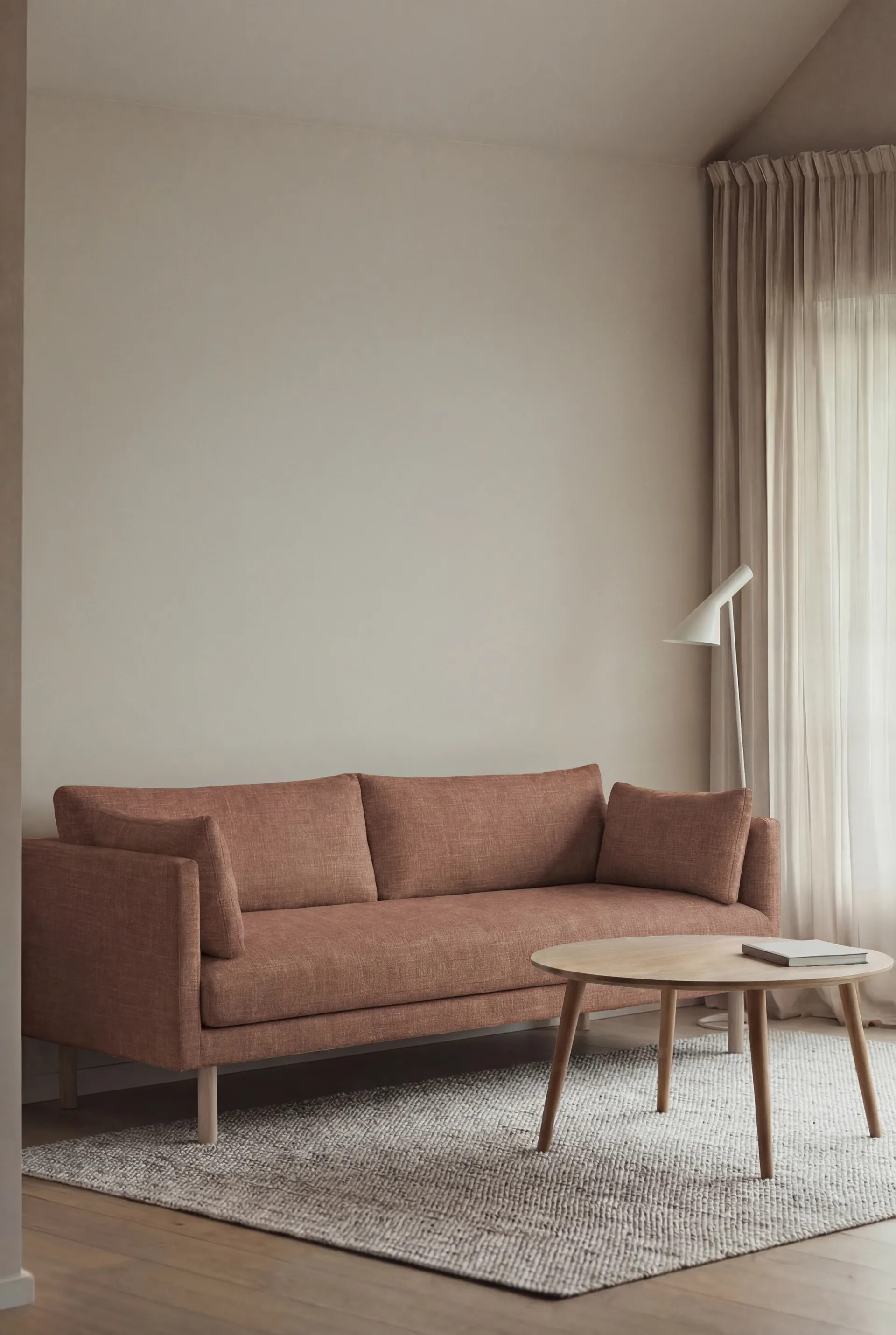 Linnevik sofa, Same Rust 6675-hvidolieret eg, 3-pers., uden skørt 1898