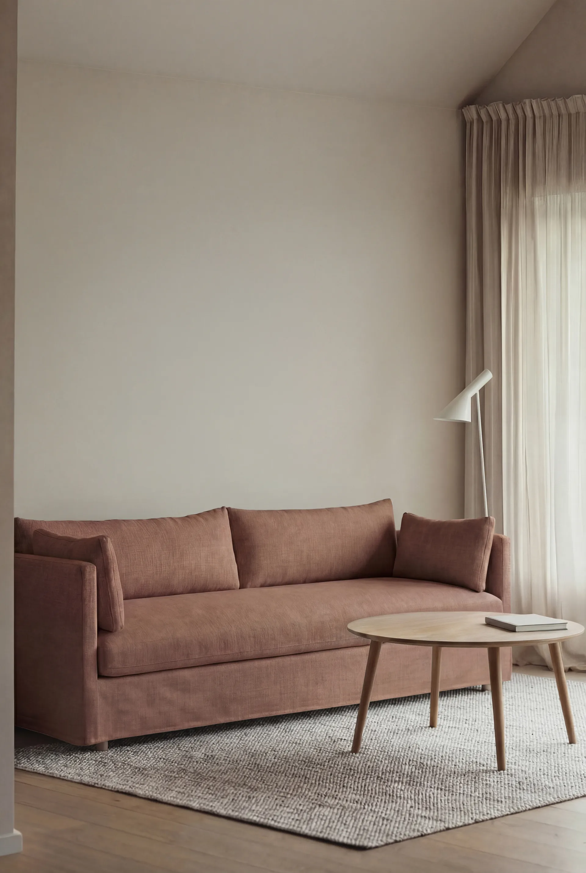 Linnevik sofa, Same Rust 6675-hvidolieret eg, 4-pers., med skørt 1898