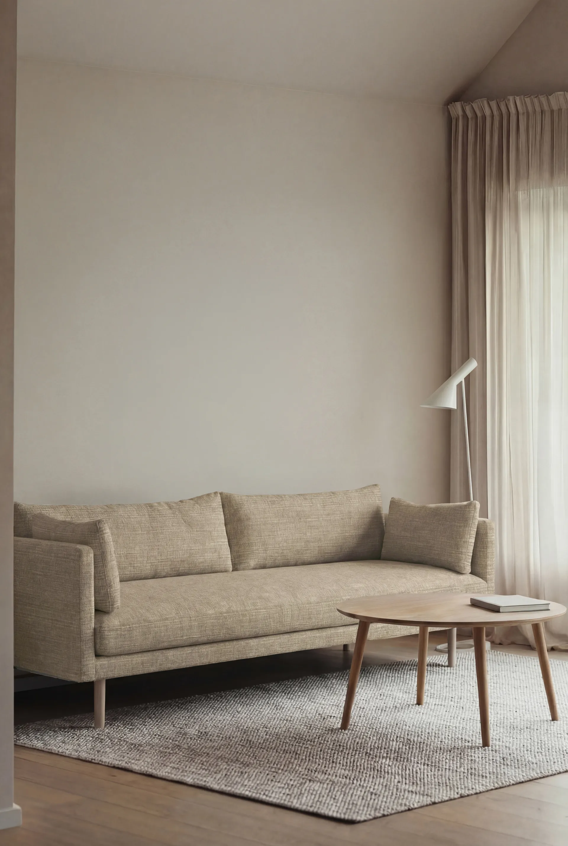 Linnevik sofa, Same Sand 6672-hvidolieret eg, 4-pers., uden skørt 1898