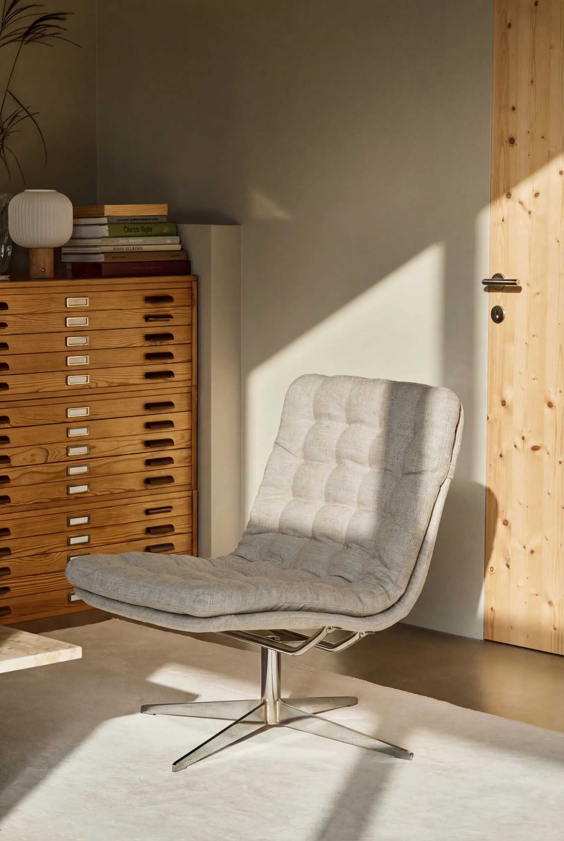 Loholm lænestol med drejefunktion, Bern Beige 0341 1898