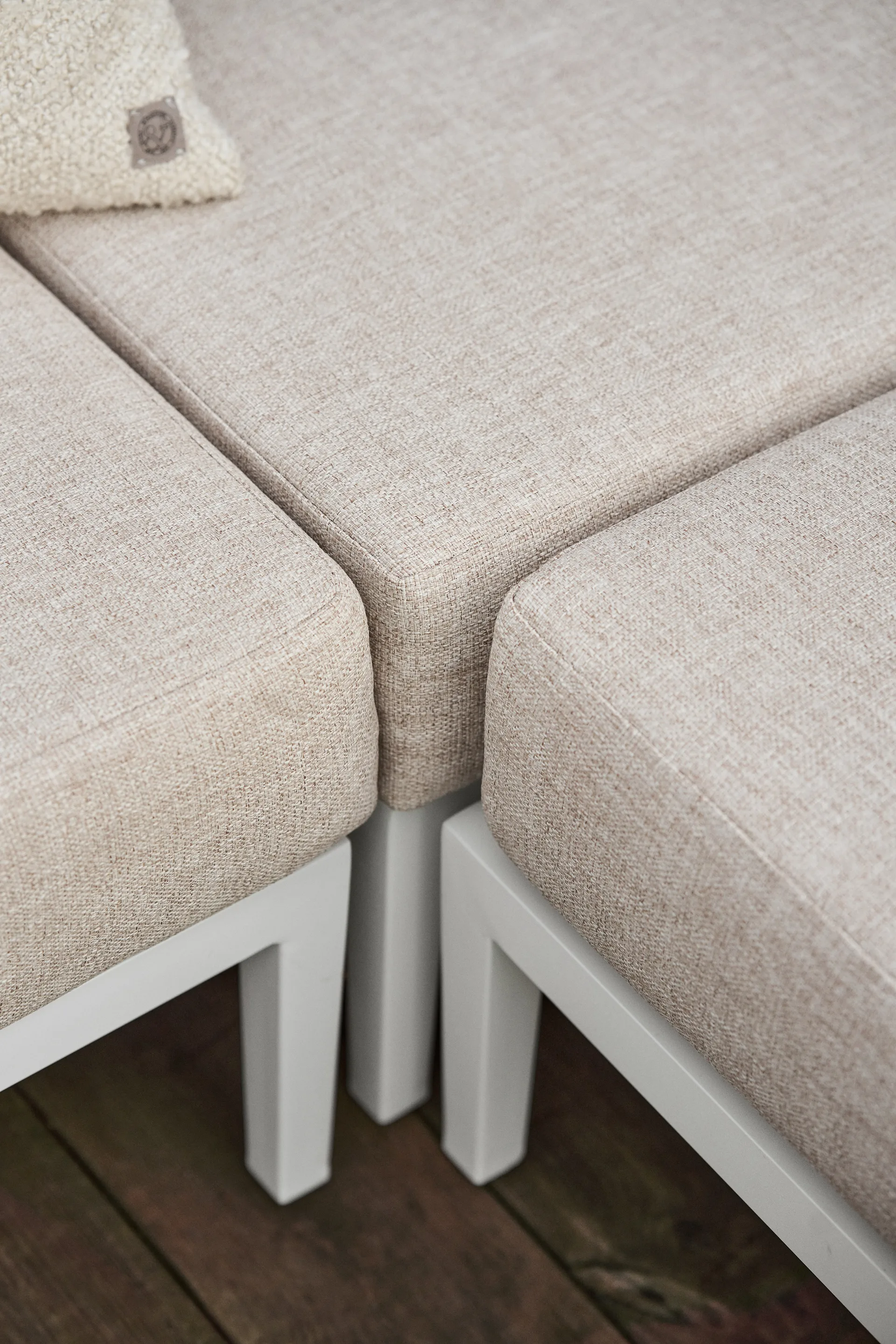 Santander fodskammel, Hvid-beige 1898