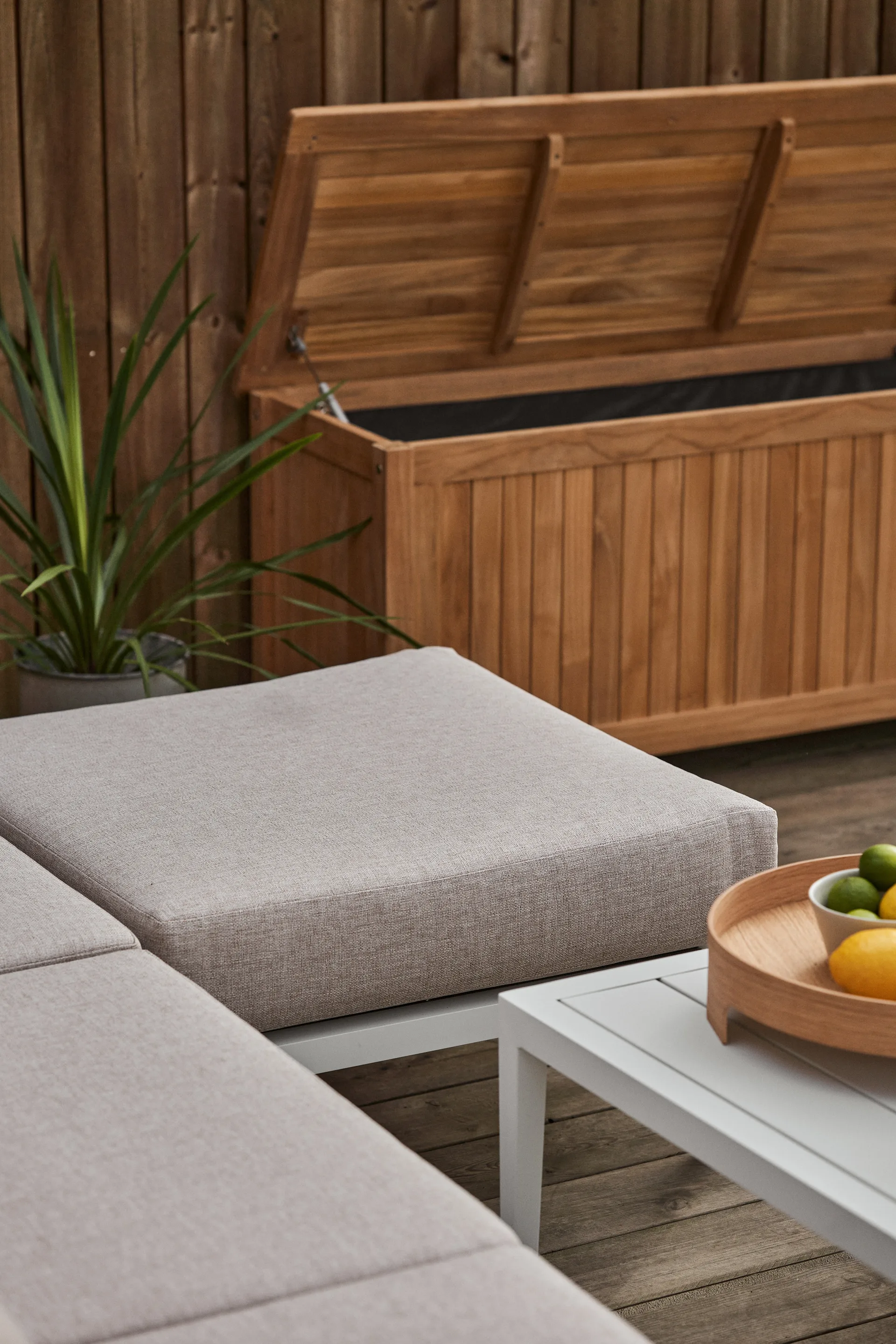 Santander fodskammel, Hvid-beige 1898