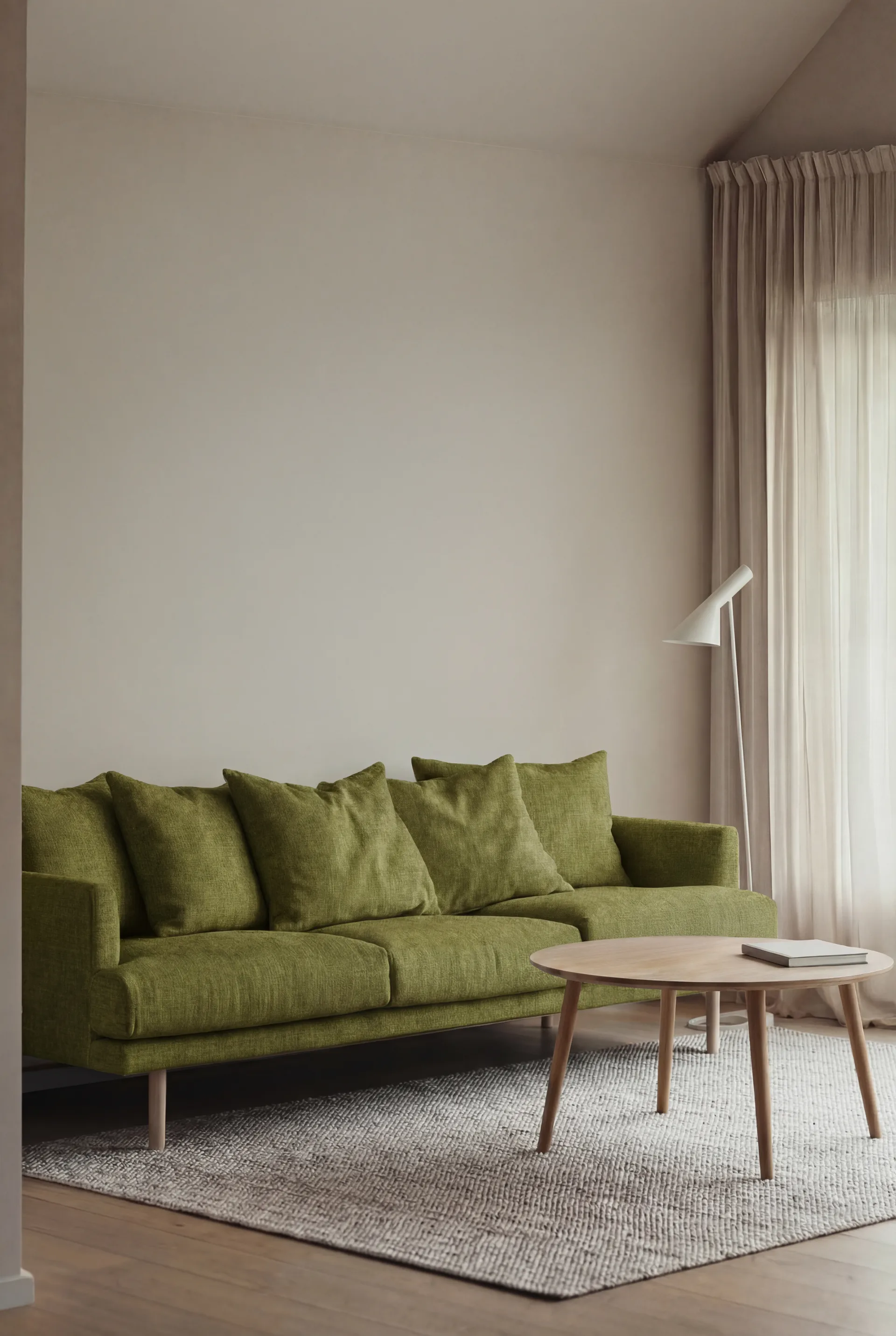 Sjövik sofa, Luiza Green 3975-hvidolieret eg, 3,5-pers. 1898