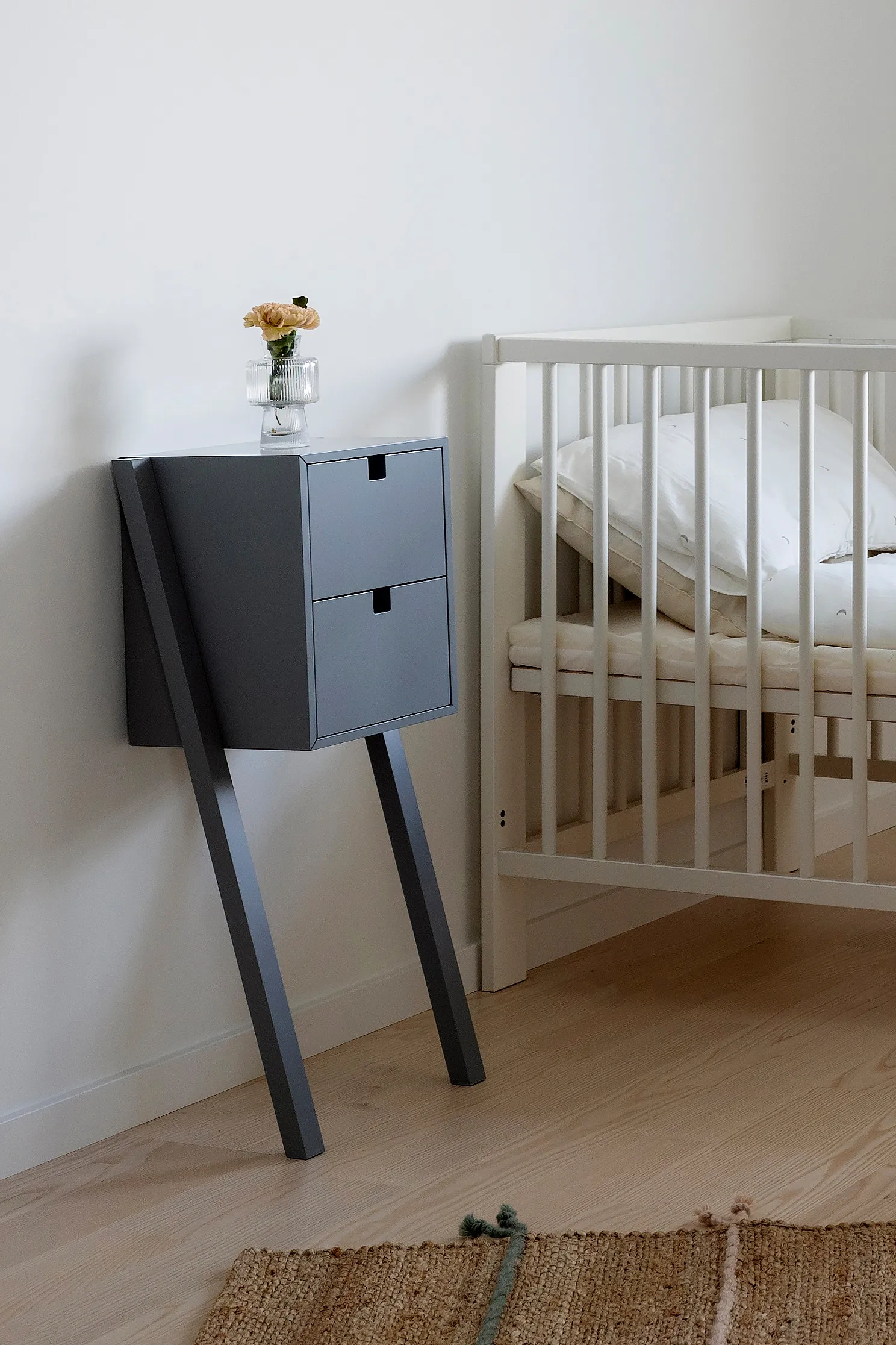 Square sengebord og -hylde, Grå 1898