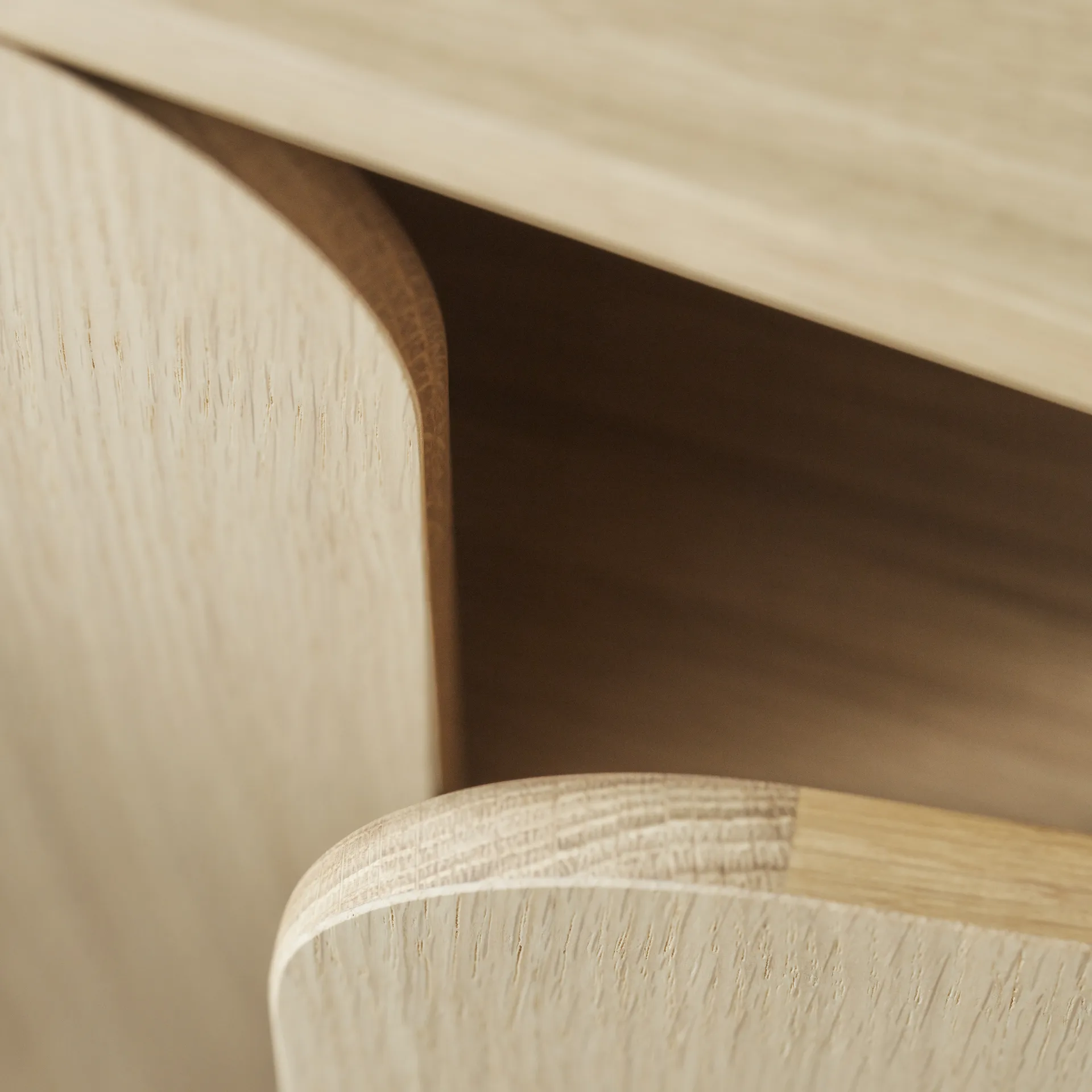 Vidja sidebord, Hvidpigmenteret eg 1898