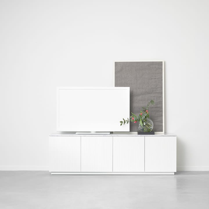 Beam sideboard - hvid lak, hvid sokkel, topplade i carrara marmor - A2