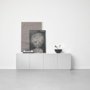 Beam sideboard - hvid lak, hvid sokkel, topplade i carrara marmor - A2