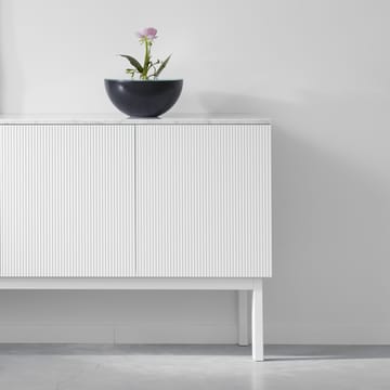 Beam sideboard - hvid lak, hvid sokkel, topplade i carrara marmor - A2