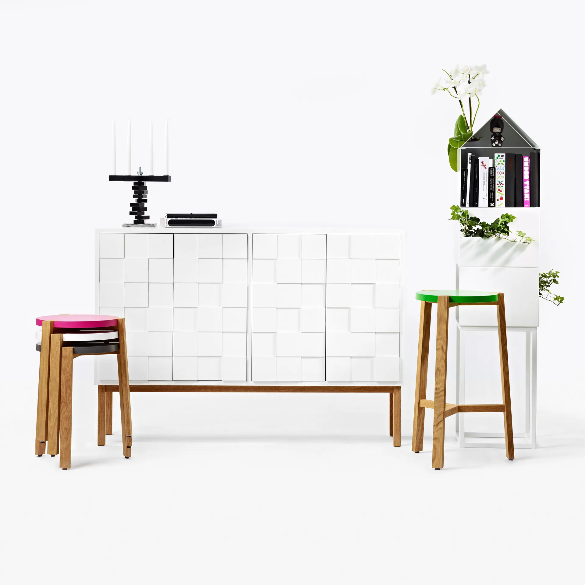 Collect skab 2010 lavt, Hvidolieret eg A2