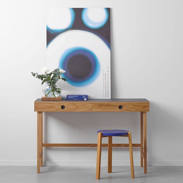 Mind skrivebord, sort linoleum, skuffer og ben i olieret egetræ A2