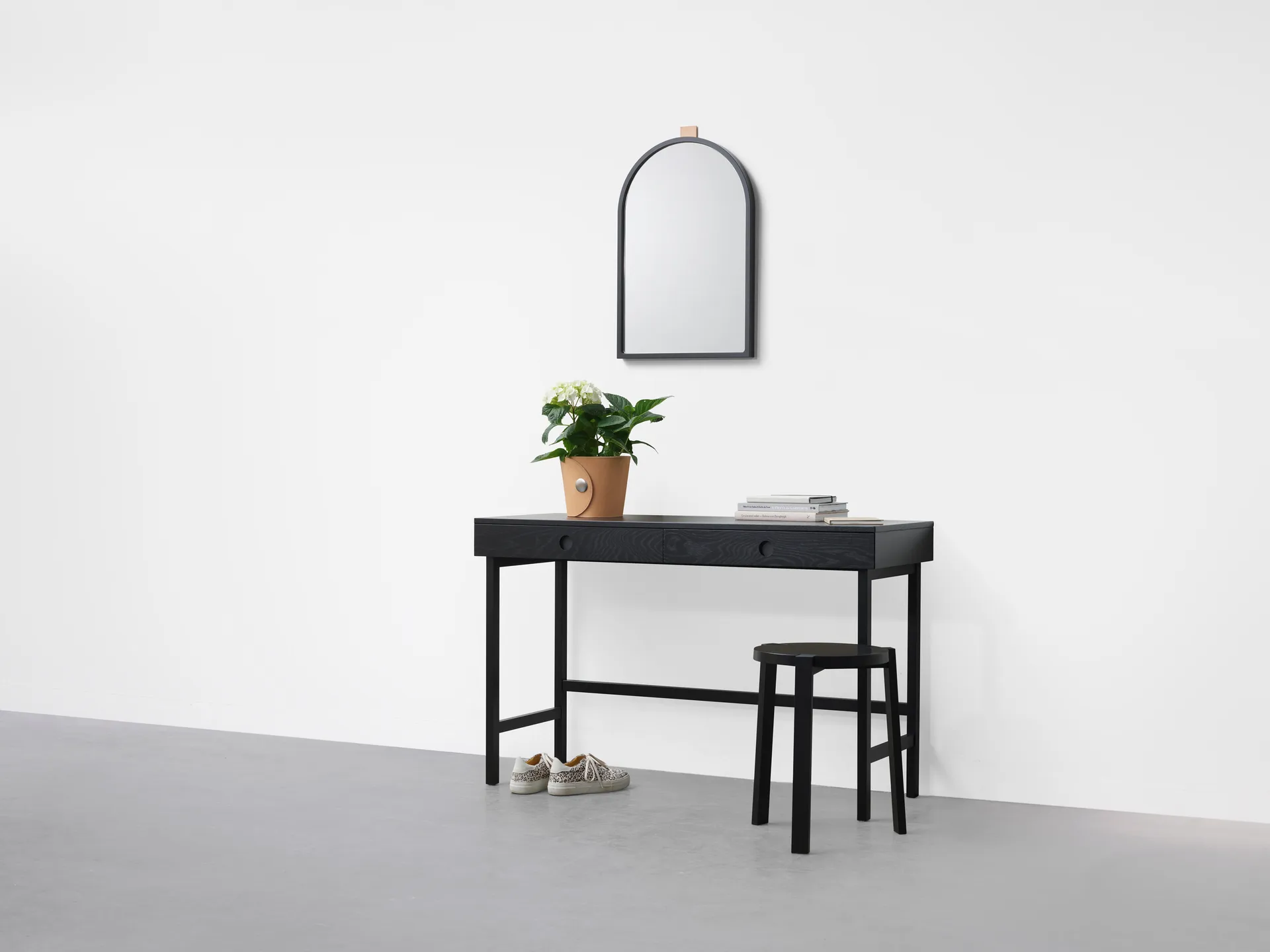 Mind skrivebord, Sortbejdset eg, 118x74x44 cm A2