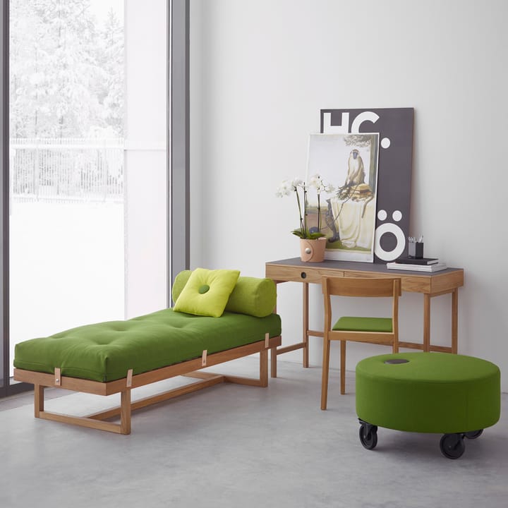 Stay daybed, stof grøn, ramme i hvidolieret egetræ A2