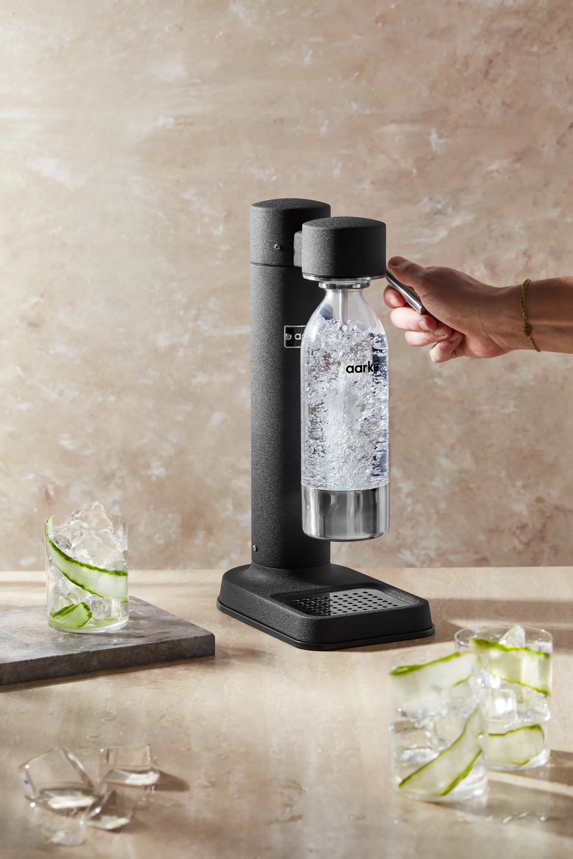 Carbonator 3 sodavandsmaskine, Mat sort Aarke