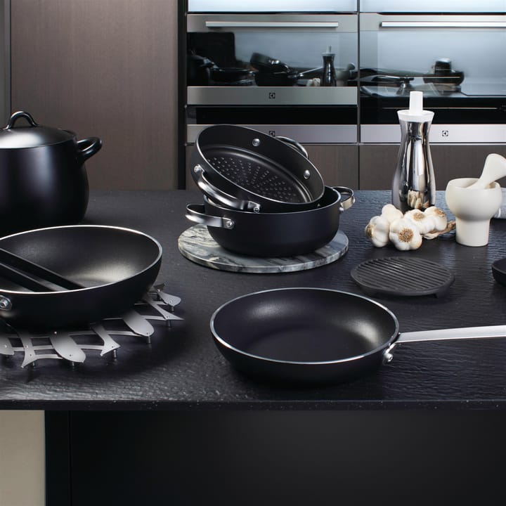 Mami 3.0 gryde sort - 22,5 cm - Alessi