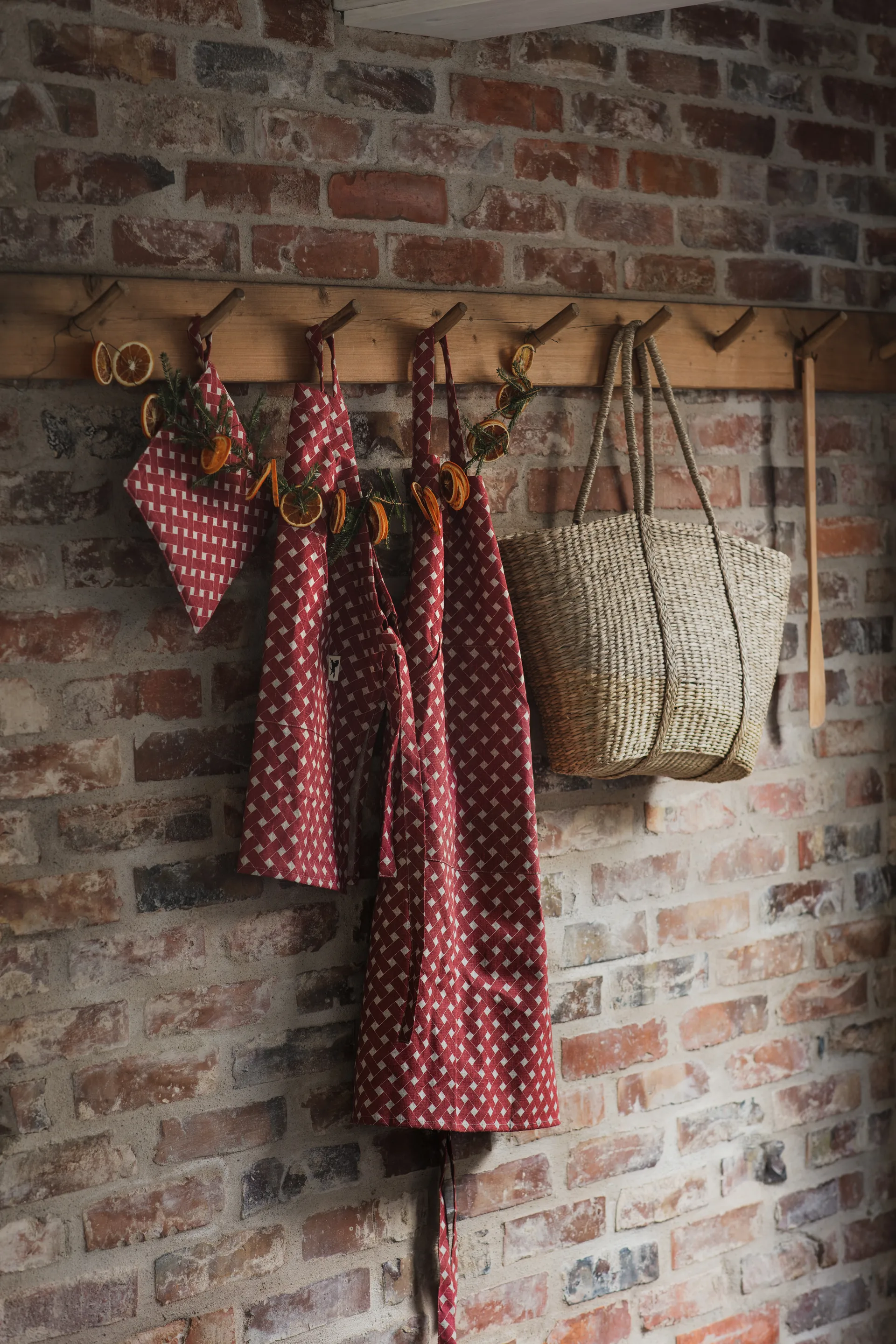 Korg forklæde barn, Rød Almedahls