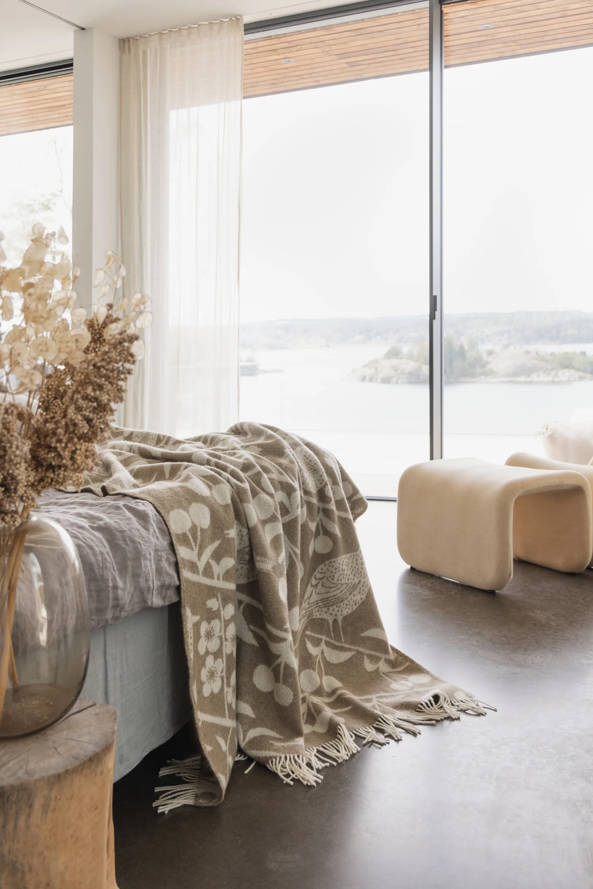 Körsbärsträdgården plaid 130x170 cm, Brun-offwhite Almedahls