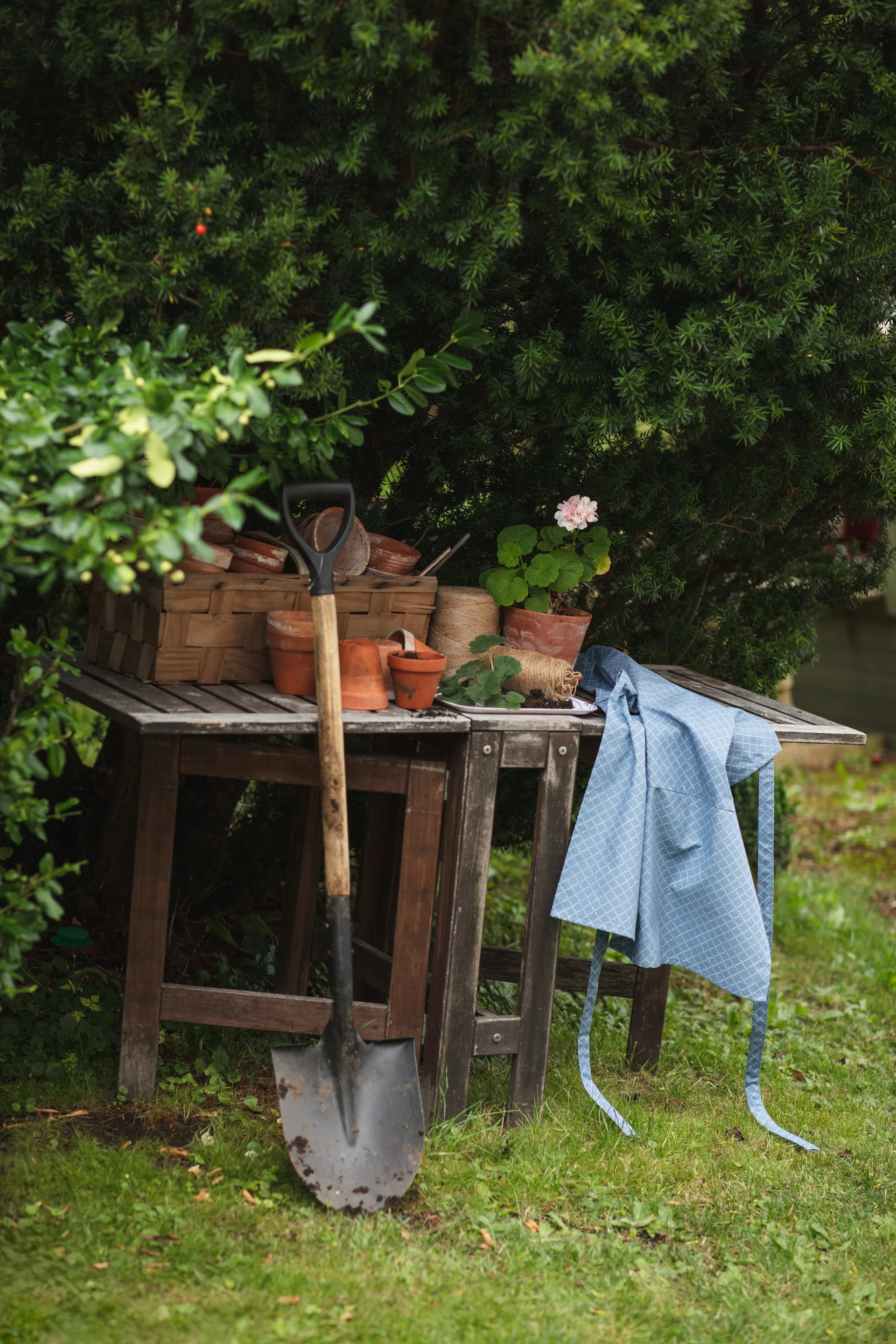 Prickruta forklæde, Blå Almedahls