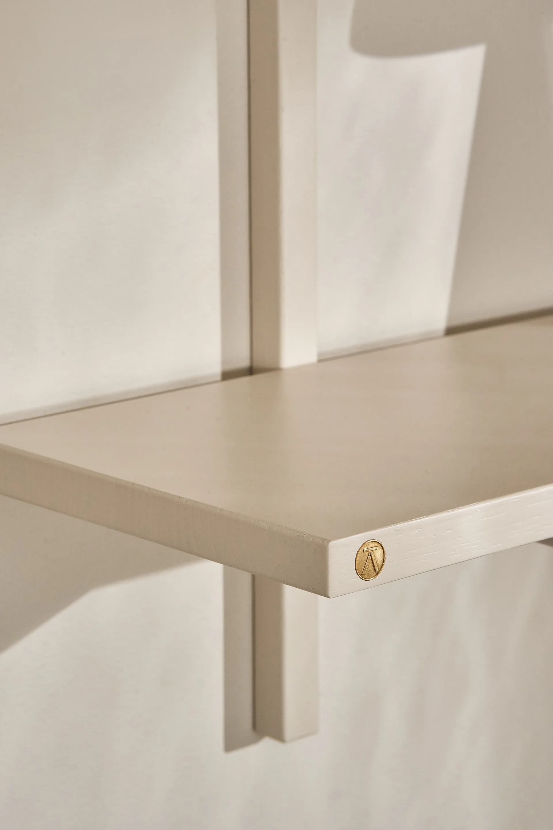 A-Light Shelf væghylde Special Edition, Light beige 90x21x35 cm Andersen Furniture