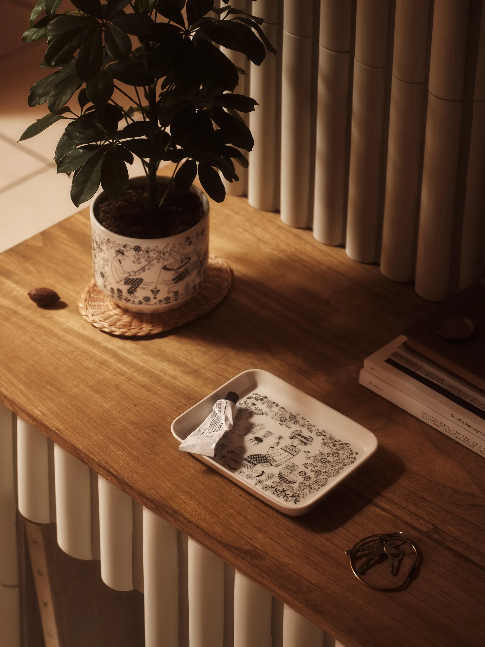 Emilia krukke Ø14 cm, Sort-hvid Arabia