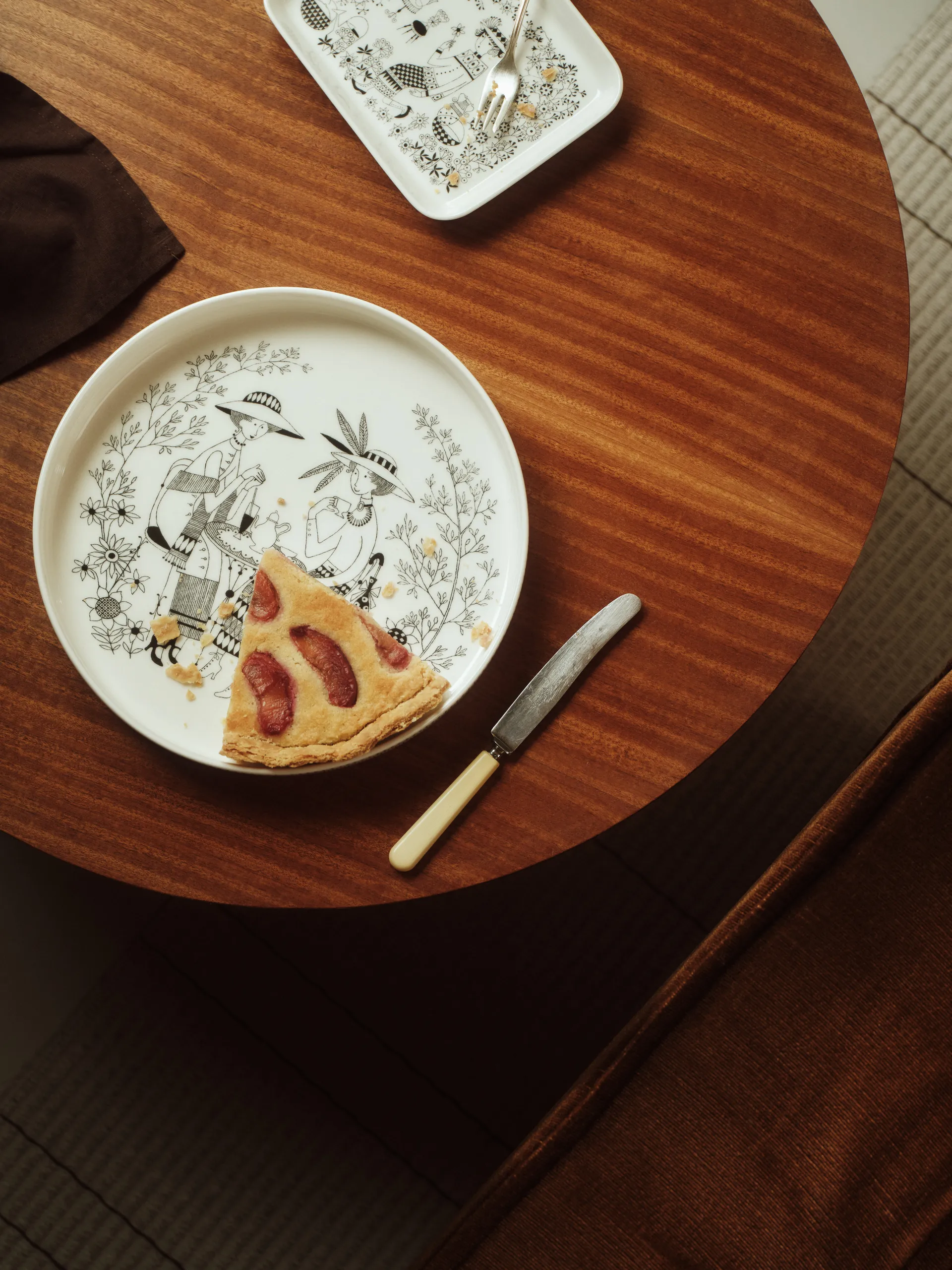 Emilia tallerken 15x19 cm, Sort-hvid Arabia