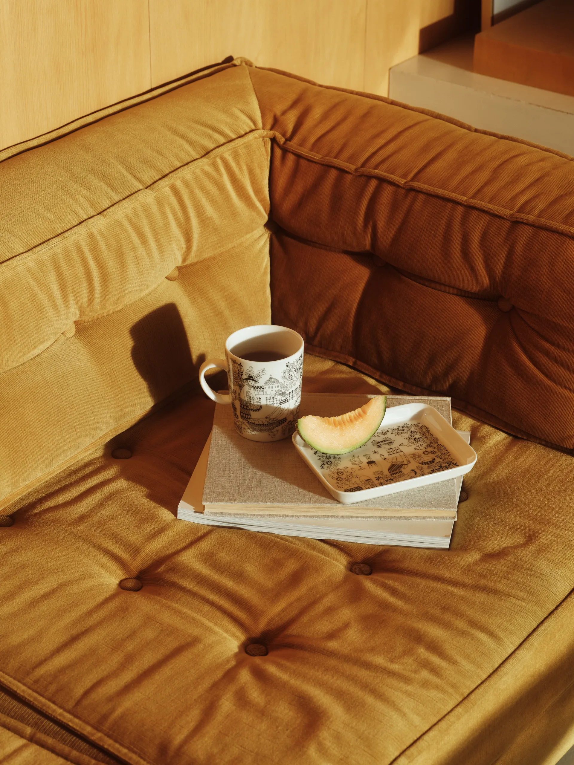 Emilia tallerken 15x19 cm, Sort-hvid Arabia