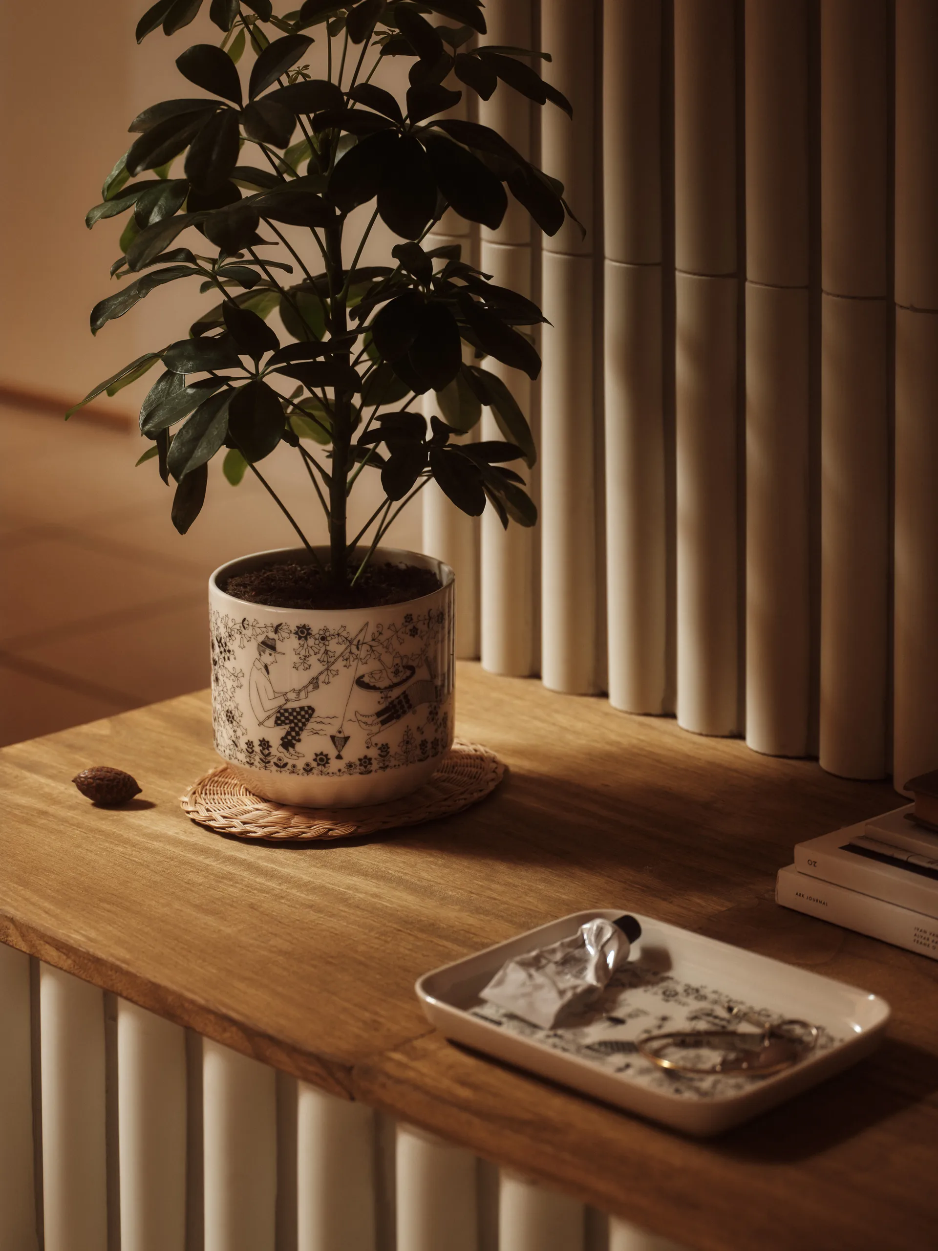 Emilia tallerken 15x19 cm, Sort-hvid Arabia