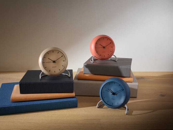 AJ City Hall bord ur, Sandy beige Arne Jacobsen Clocks