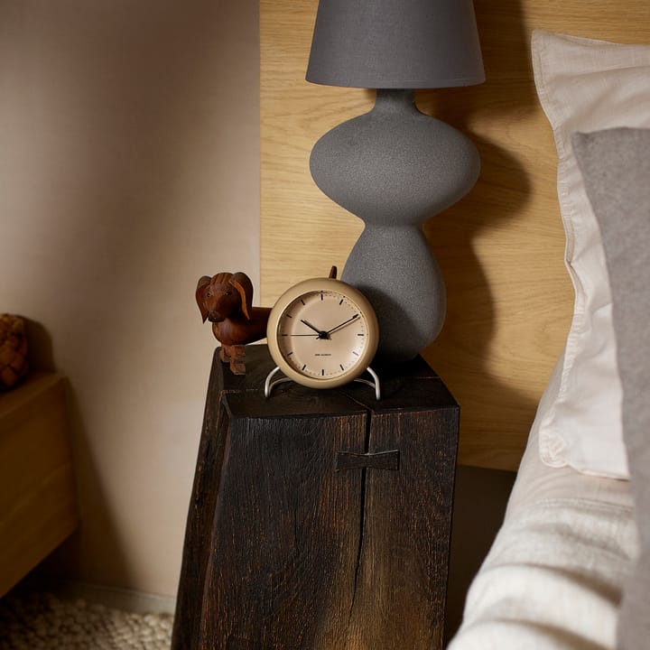 AJ City Hall bord ur, Sandy beige Arne Jacobsen Clocks