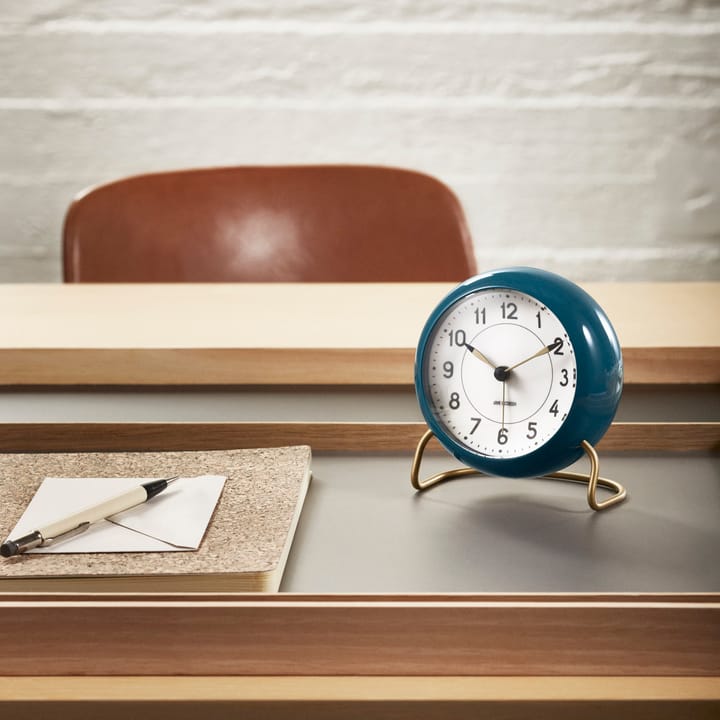 AJ Station bordur petrolblå, petrolblå Arne Jacobsen Clocks