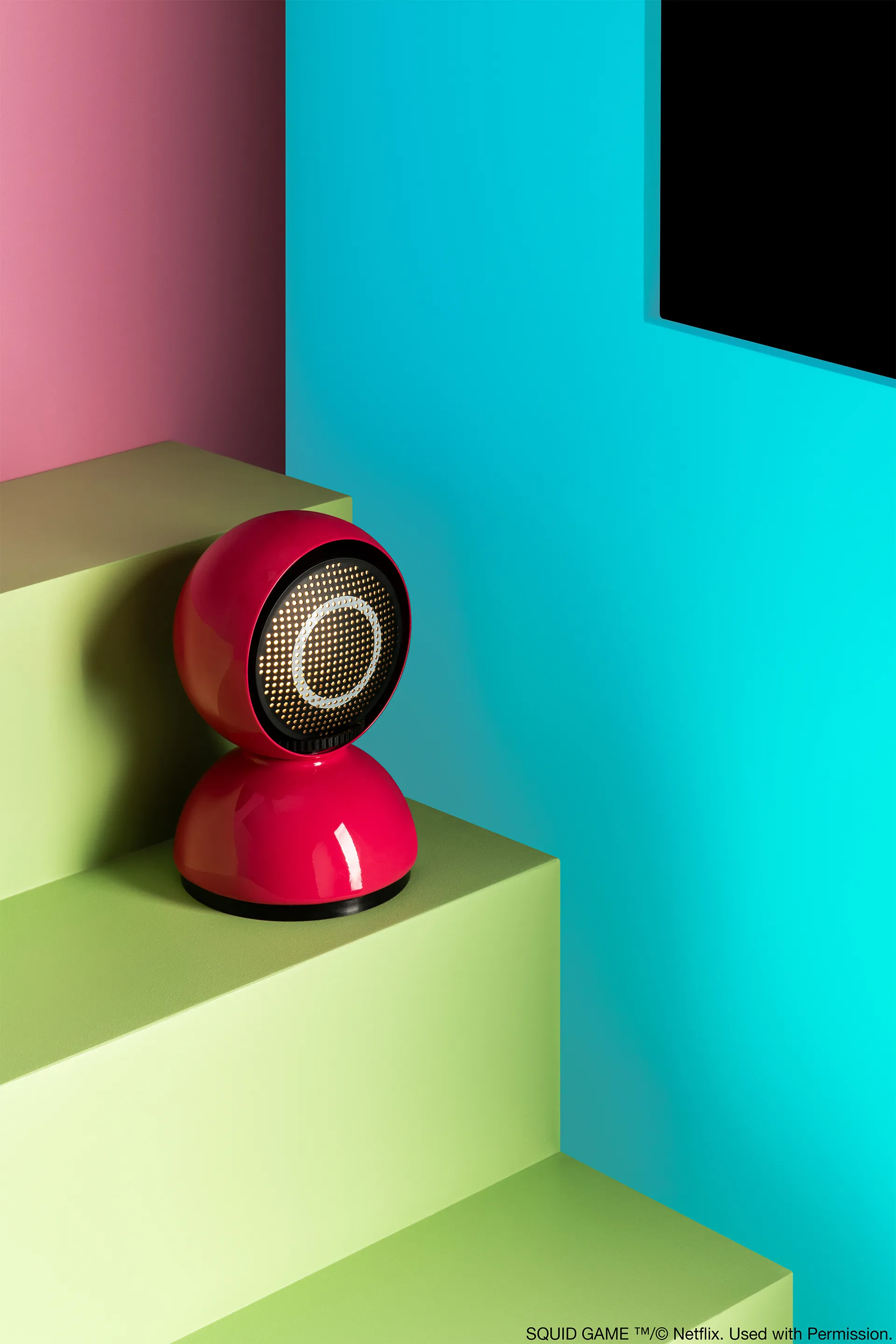 Eclisse x Squid Game bordlampe Special Edition, Guard pink Artemide