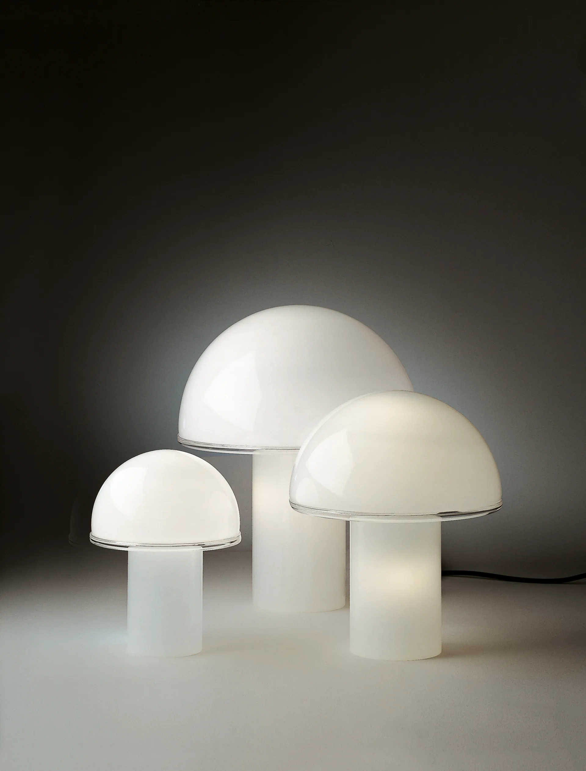 Onfale Medio bordlampe Ø28 cm, Opal hvid Artemide