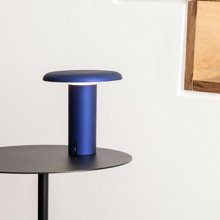 Takku bærbar bordlampe 19 cm, Anodized blue Artemide